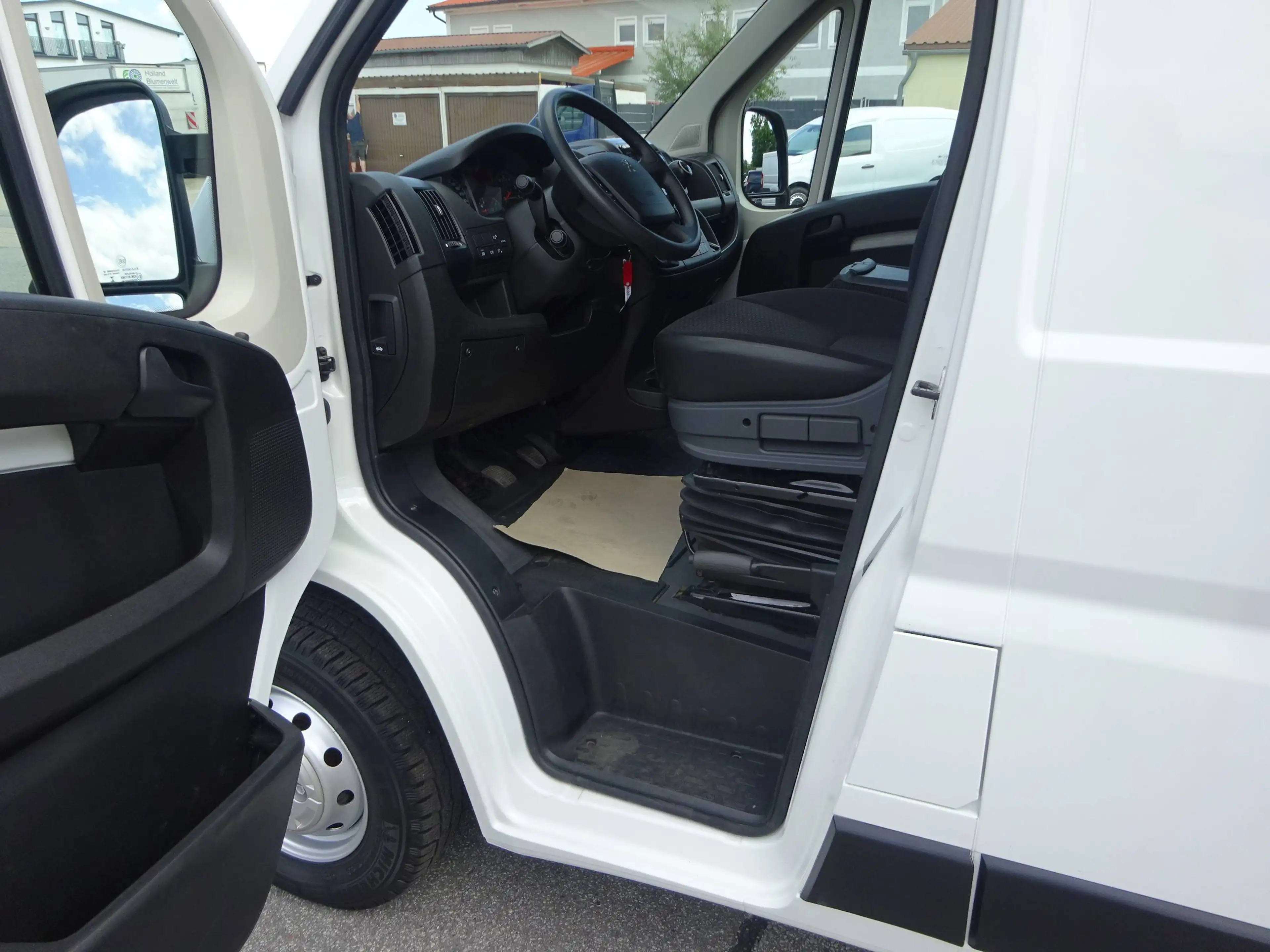 Peugeot Boxer 330 L2H1 Pro BlueHDi 120 Stop Klima 1HD TÜV KD NEU — photo 13