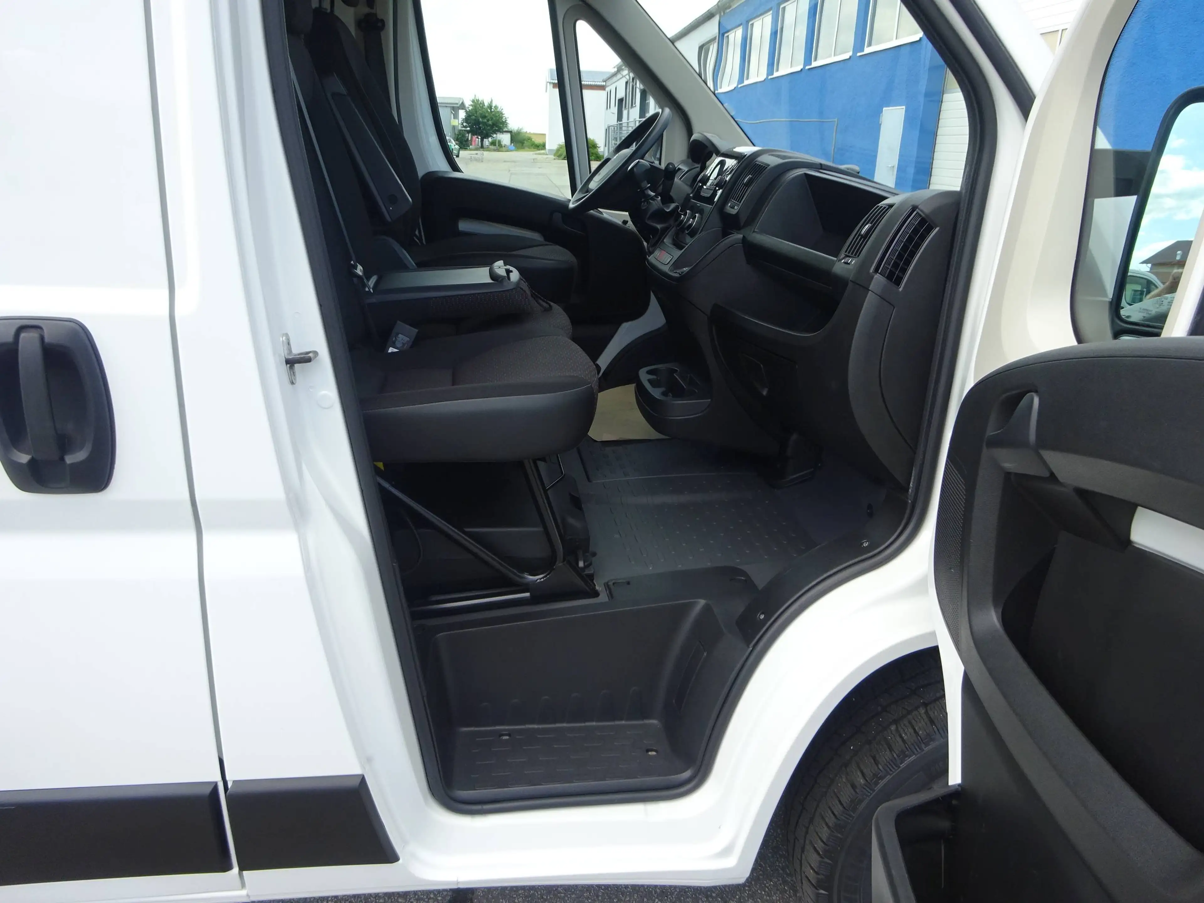 Peugeot Boxer 330 L2H1 Pro BlueHDi 120 Stop Klima 1HD TÜV KD NEU — photo 15
