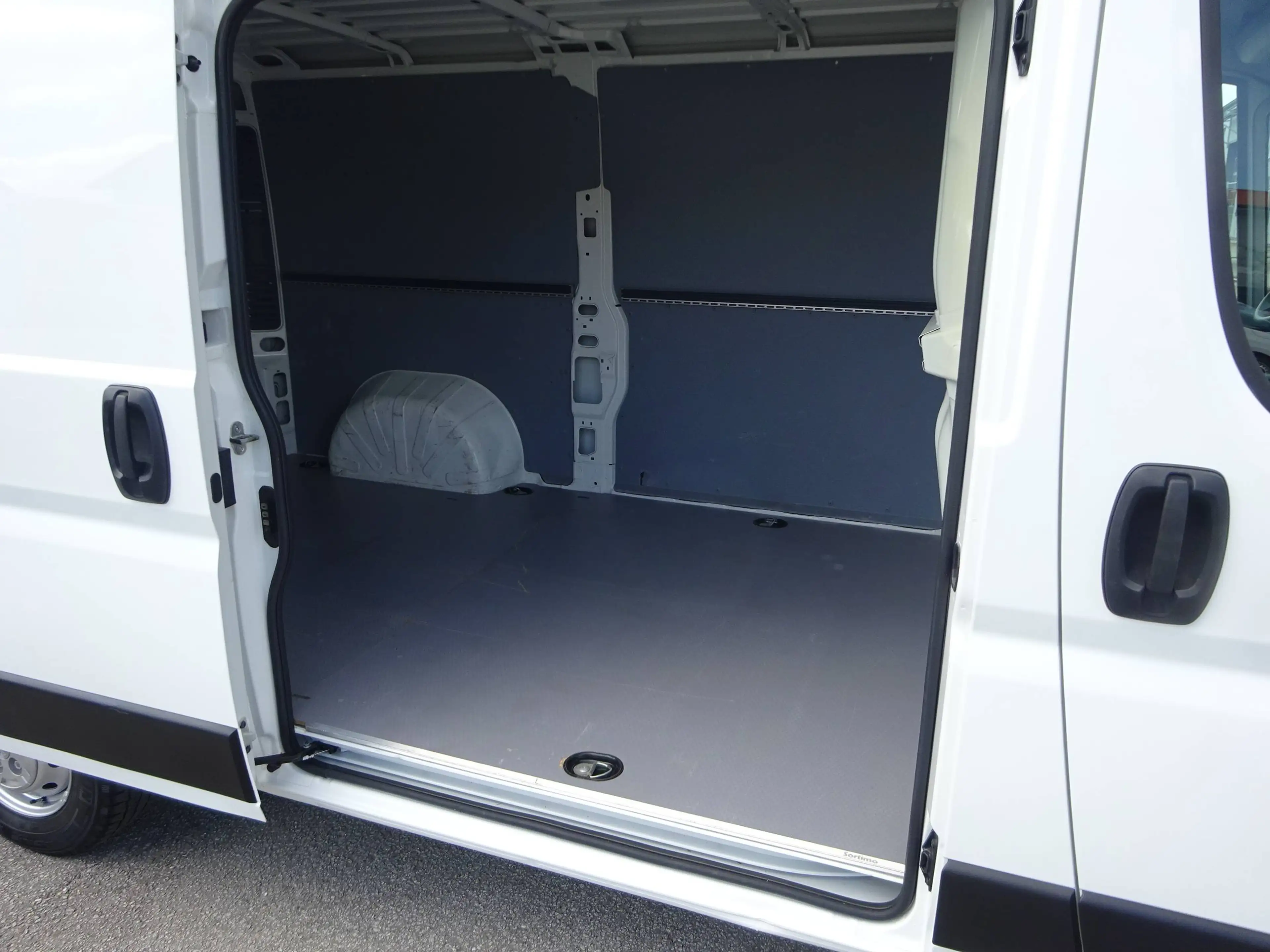 Peugeot Boxer 330 L2H1 Pro BlueHDi 120 Stop Klima 1HD TÜV KD NEU — photo 11