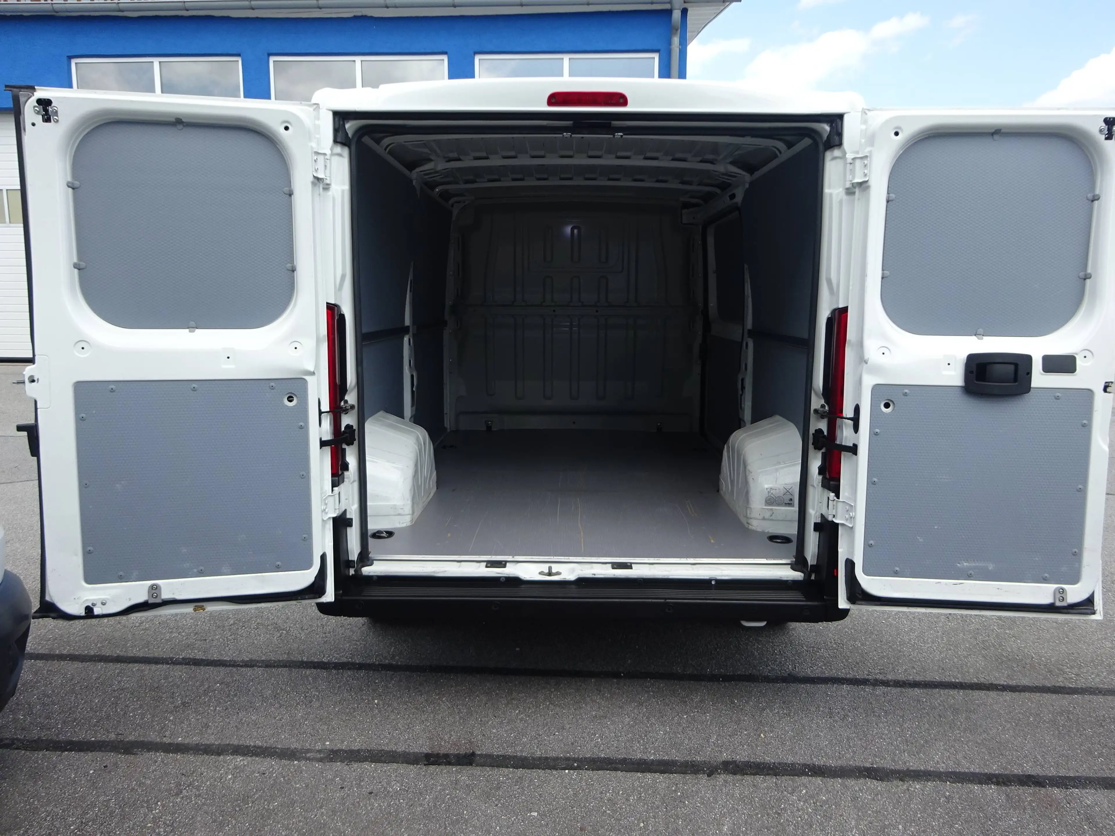Peugeot Boxer 330 L2H1 Pro BlueHDi 120 Stop Klima 1HD TÜV KD NEU — photo 10
