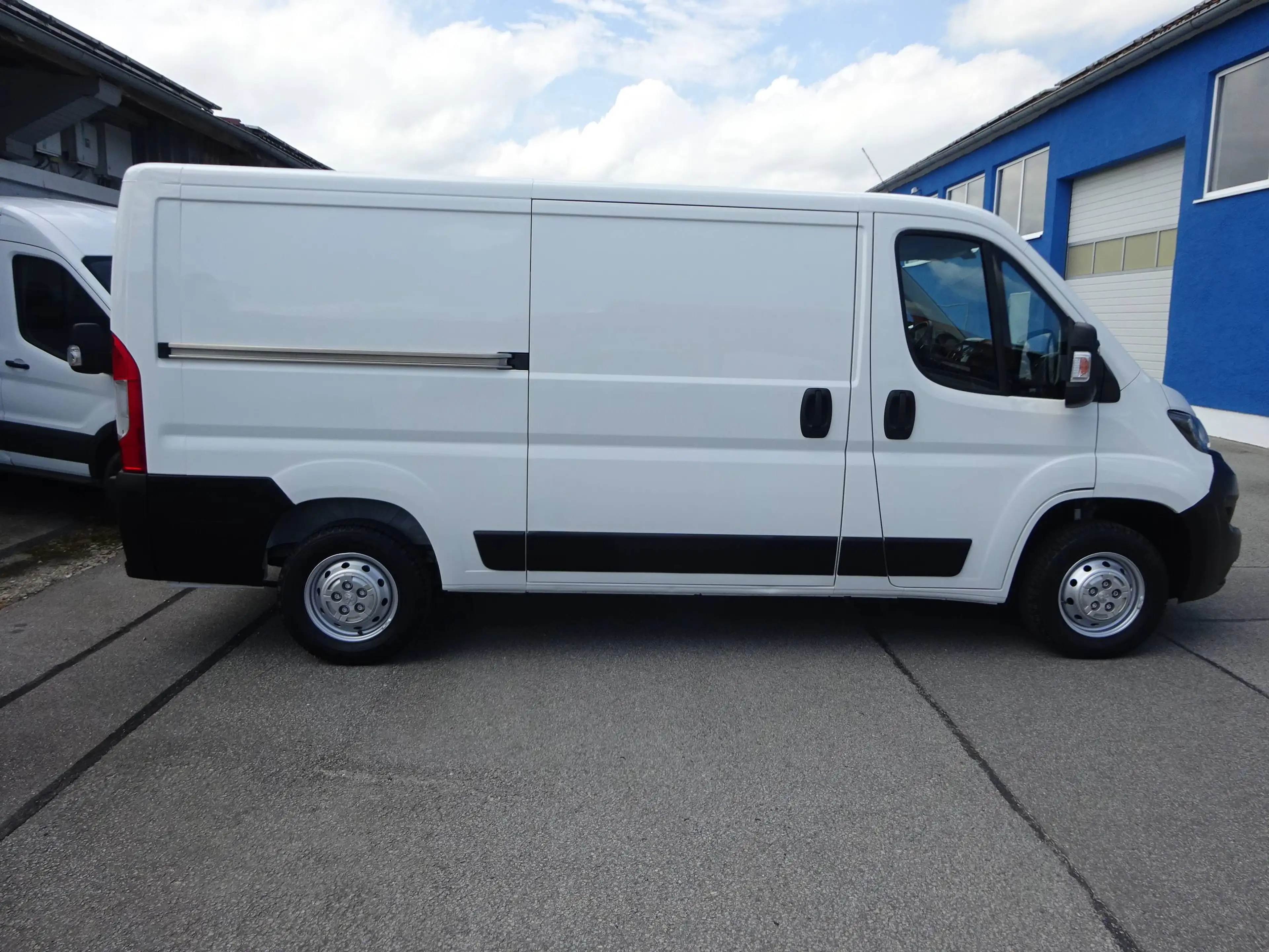 Peugeot Boxer 330 L2H1 Pro BlueHDi 120 Stop Klima 1HD TÜV KD NEU — photo 6
