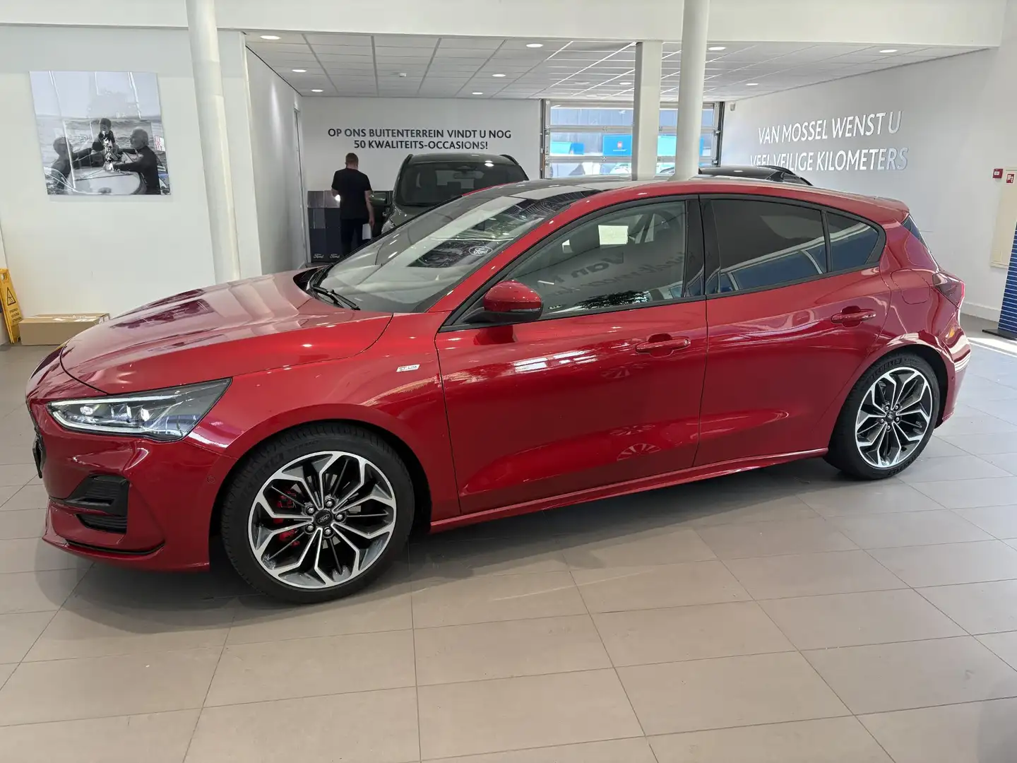 Ford Focus 1.0 EcoBoost 155PK Hybrid ST Line X AUT. | | PANOR Rood - 2