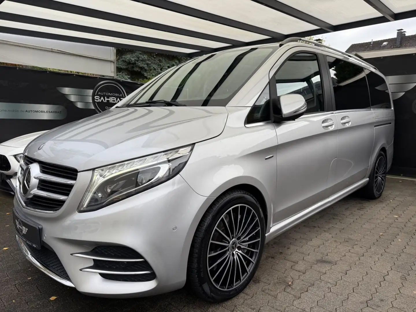 Mercedes-Benz V 250 d EXCLUSIVE EDITION Lang *AMG*PANO*DISTR Silber - 1