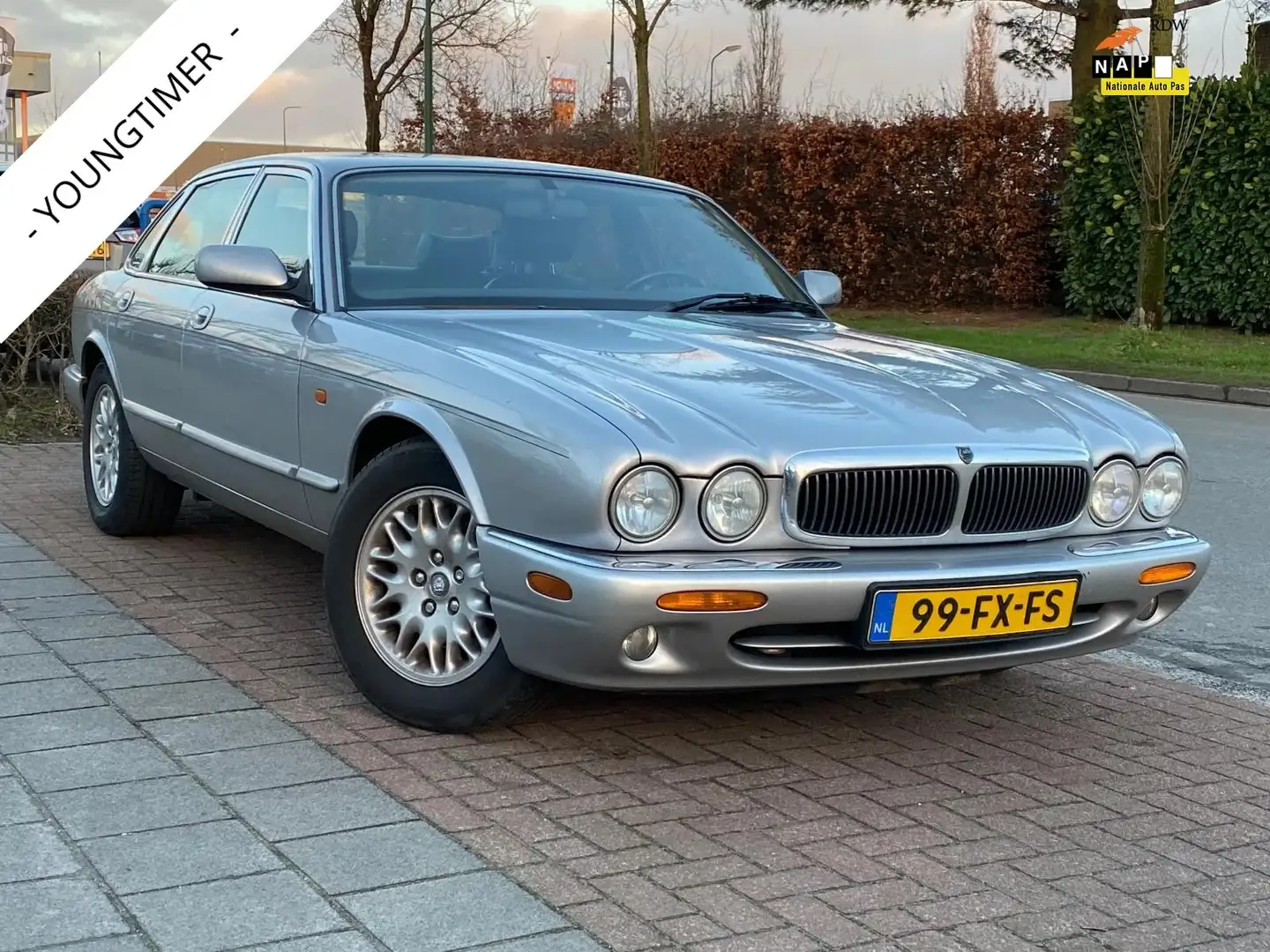 Jaguar XJ 3.2 V8 Executive -Youngtimer- KLASSE AUTO Gris - 1