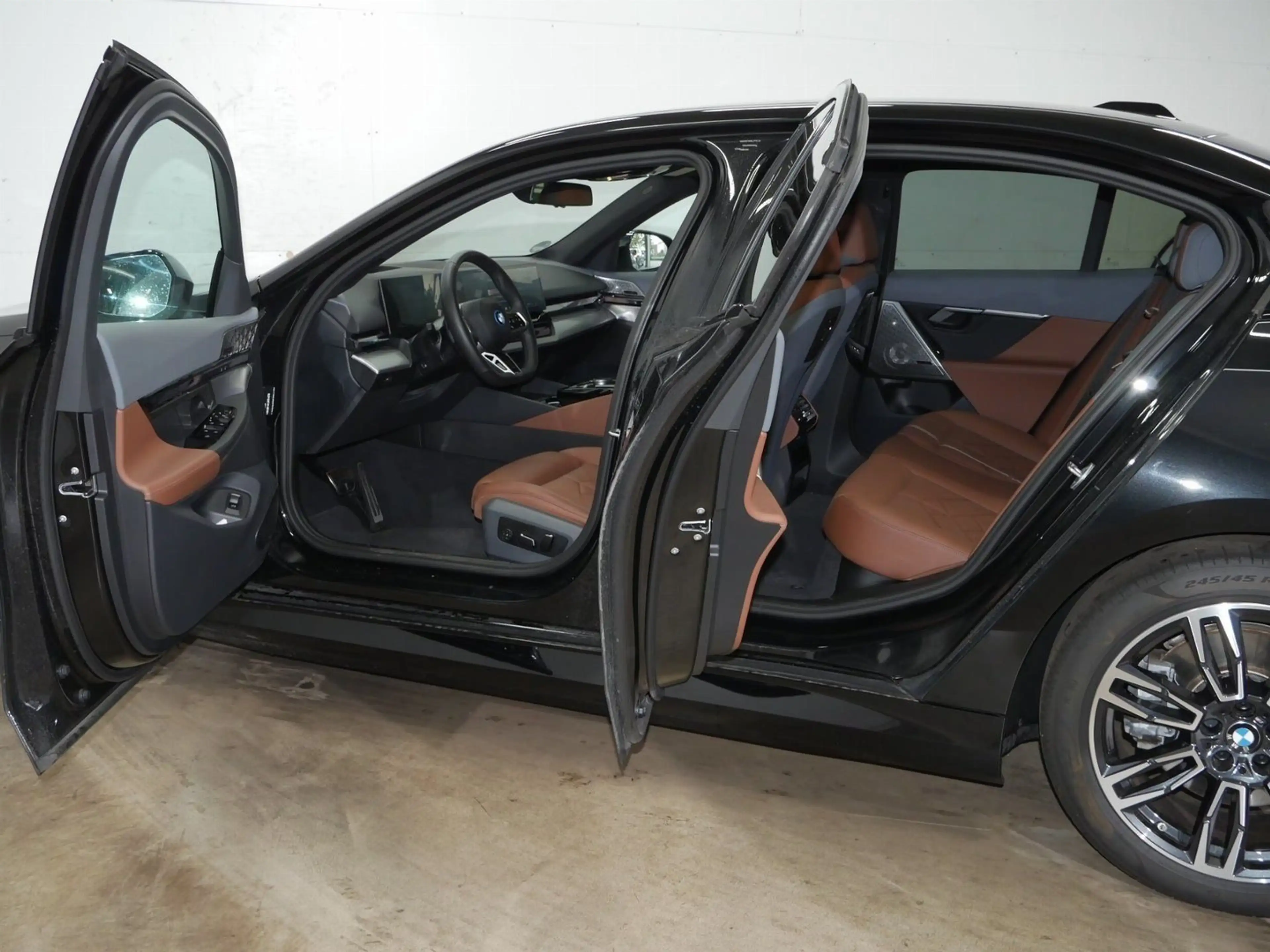 BMW 550 e xDrive Limo M Sport || Autobahnass — photo 3
