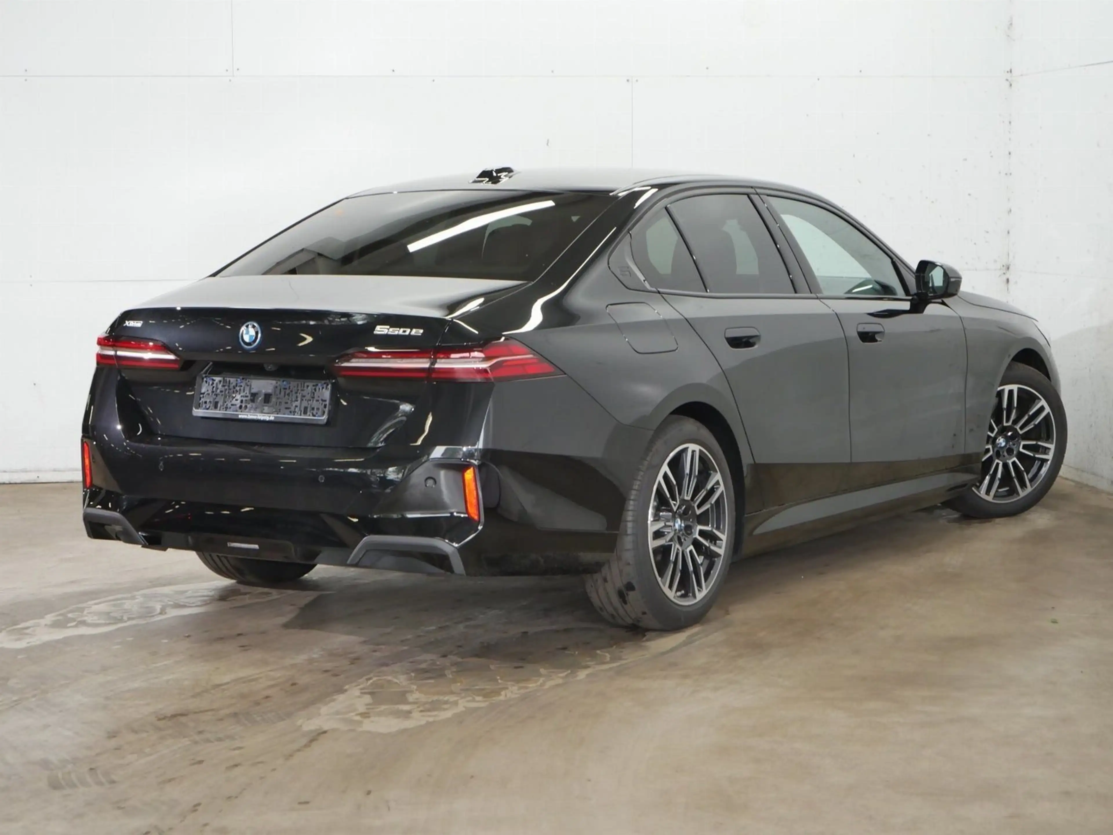 BMW 550 e xDrive Limo M Sport || Autobahnass — photo 2