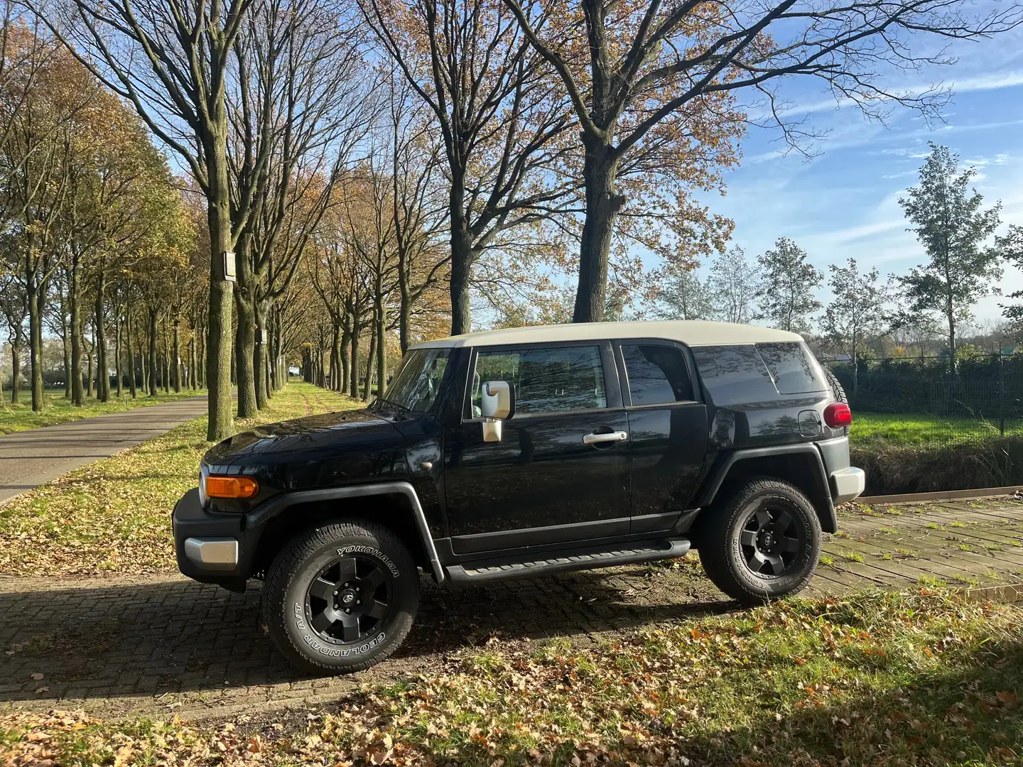 Toyota FJ Cruiser FJ Cruiser undefined Zwart - 1