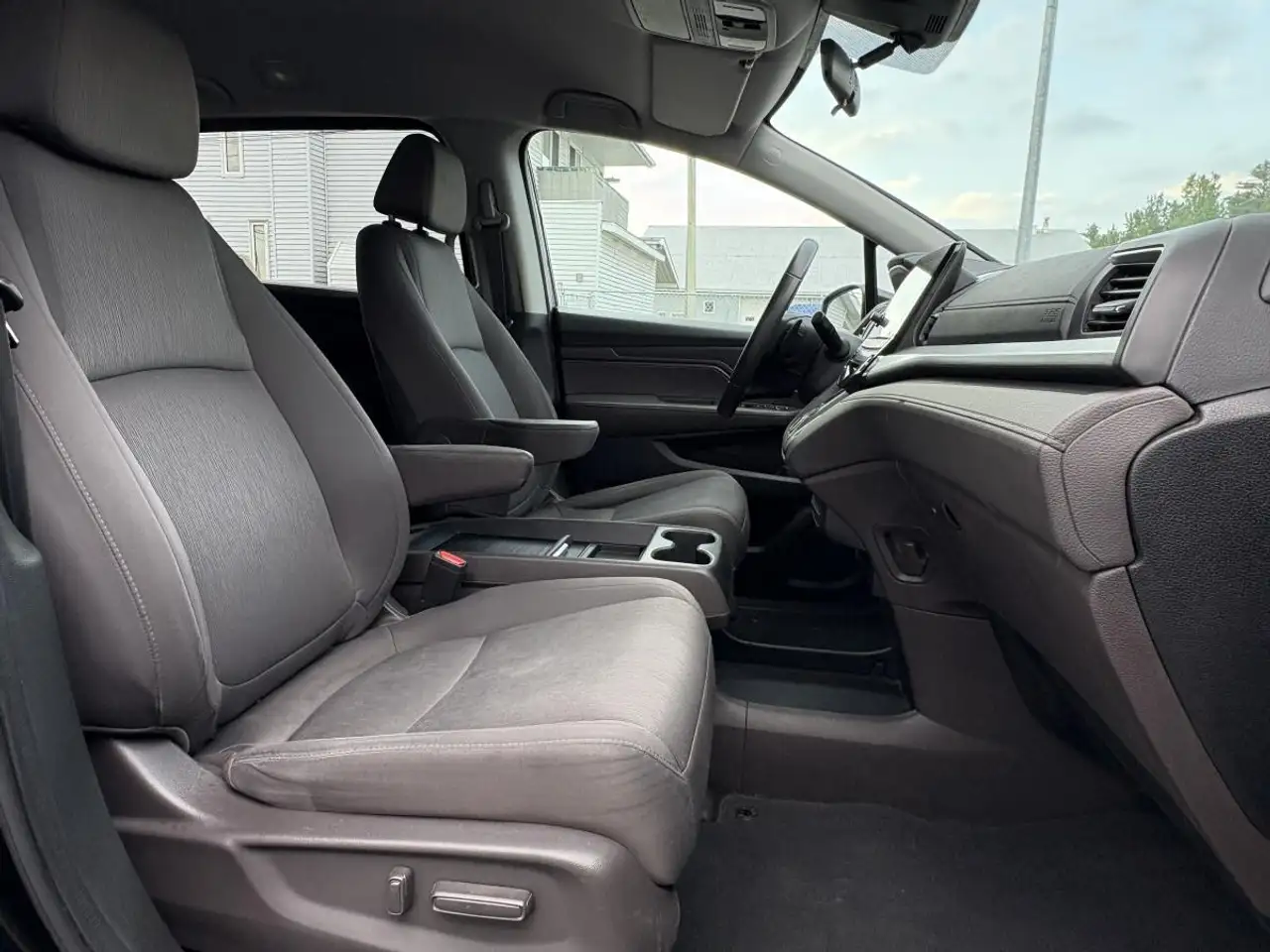Honda Odyssey снимка Honda Odyssey