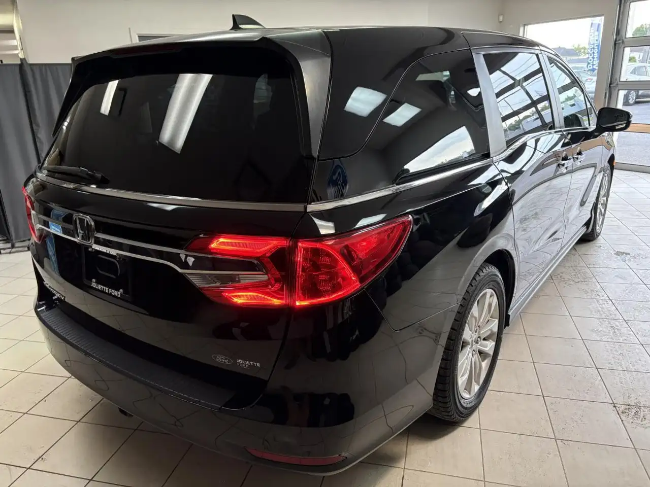 Honda Odyssey снимка Honda Odyssey