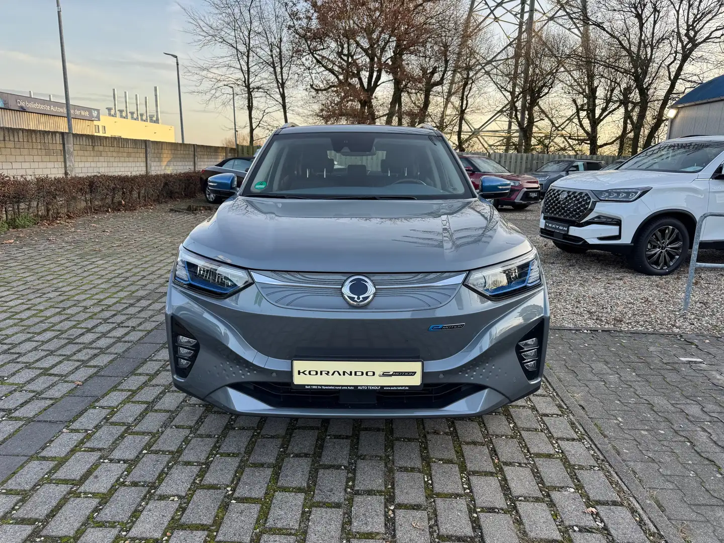 SsangYong Korando Korando Elektro E-Motion Titanium, AHK, Allwetter. Grau - 2