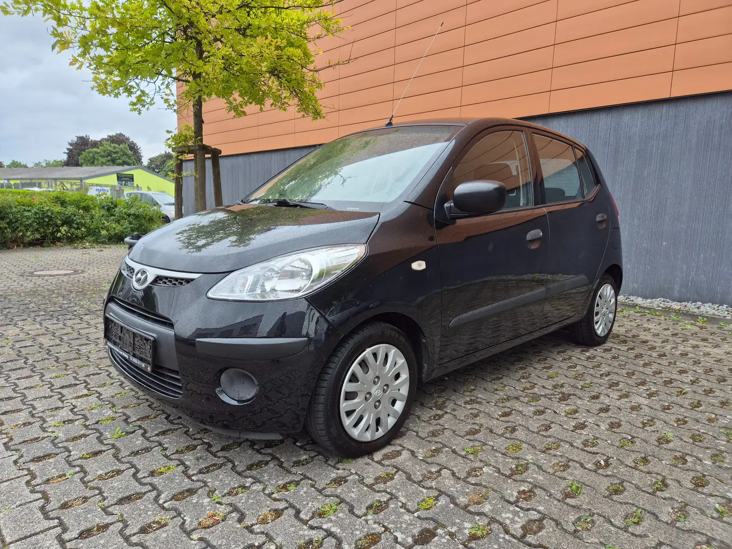 Hyundai i10 1,2 Ltr. 1.Hand-Klima-8 fach bereift Noir - 1
