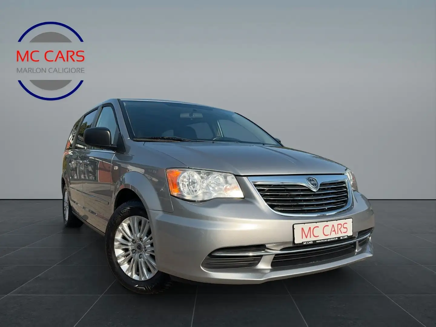 Lancia Voyager !!!FAHRZEUG SPRINGT SCHLECHT AN!!! Argent - 1