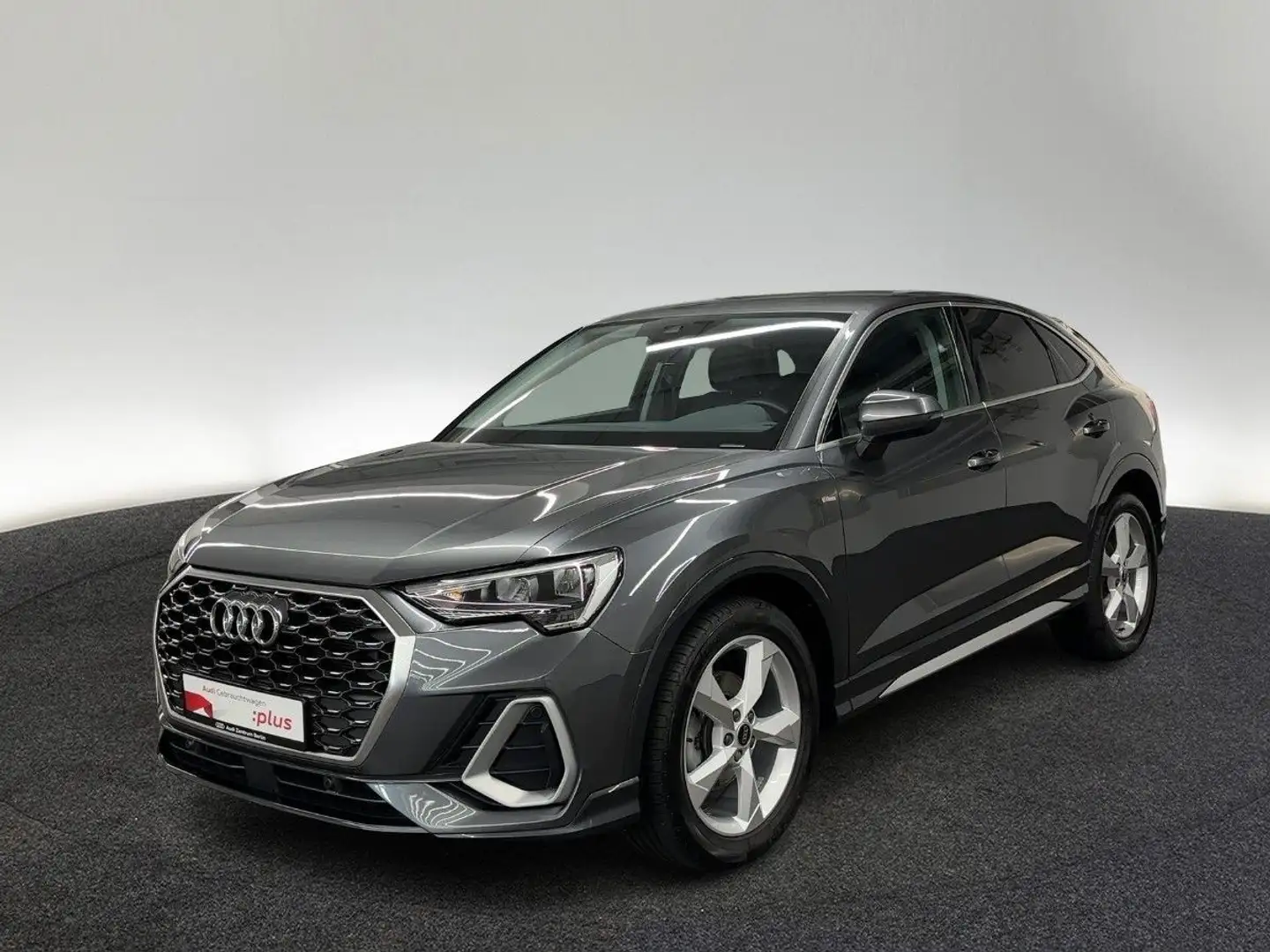 Audi Q3 S line 35 TDI S tr. LED RFK AHK NAV Grau - 2