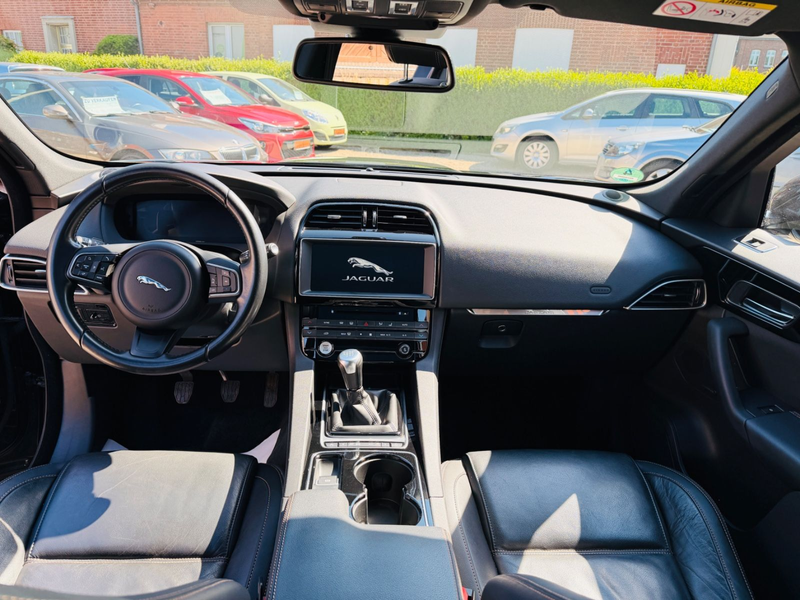 Jaguar F-Pace F-PACE Prestige AWD aus 2 Hand+Tüv NEU — photo 18