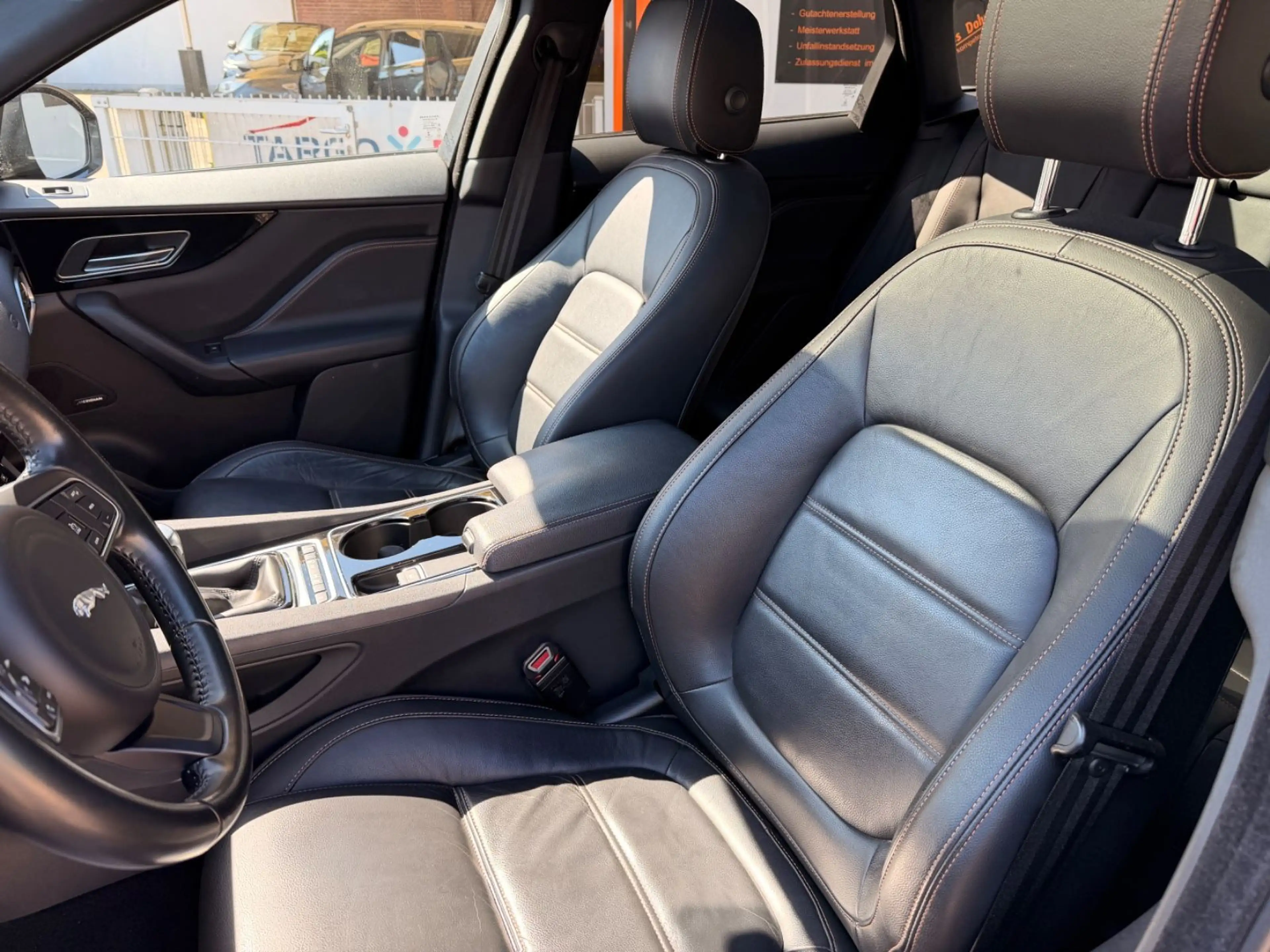 Jaguar F-Pace F-PACE Prestige AWD aus 2 Hand+Tüv NEU — photo 17
