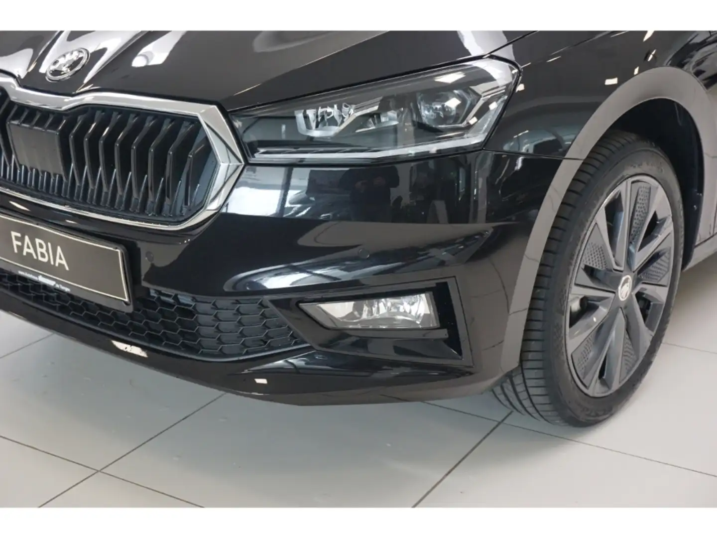 Skoda Fabia 1.0 TSI Drive Suite Virtual C. ACC SHZ PDC 17'' LM Schwarz - 2