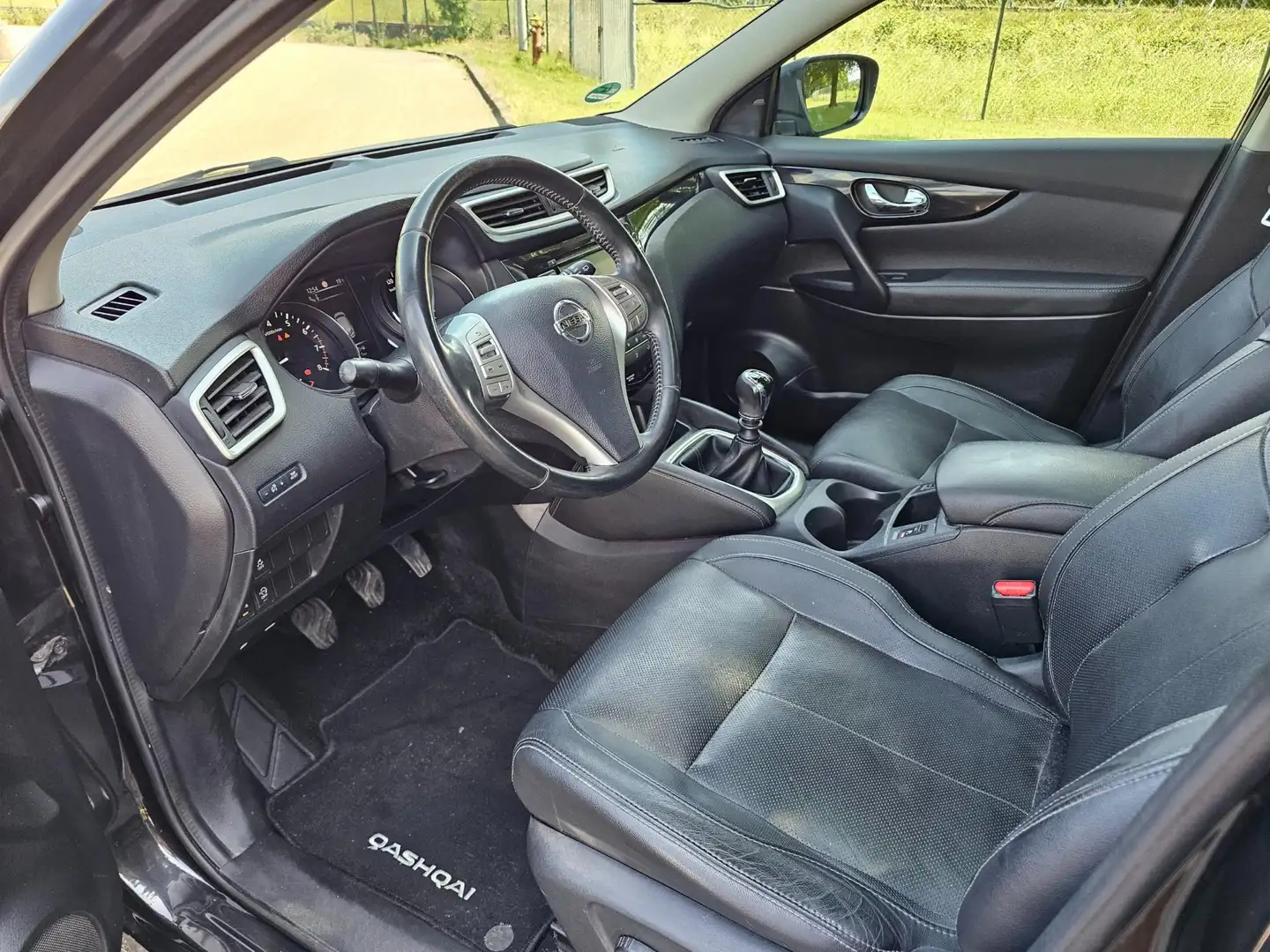 Nissan Qashqai 1.2 Tekna PANORAMA/leer/AIRCO/cruise Zwart - 2