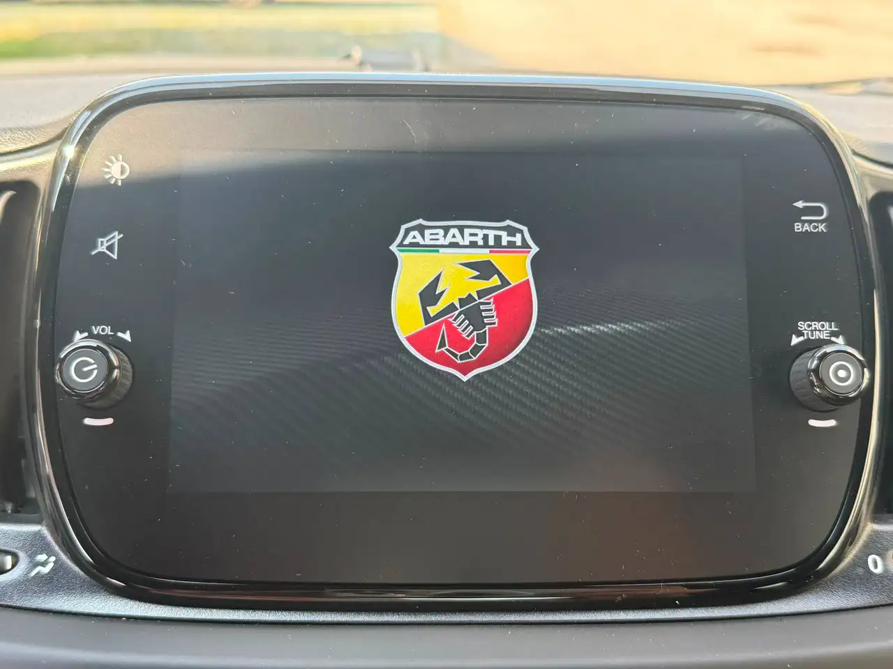 Abarth 595 2023 — фото 12