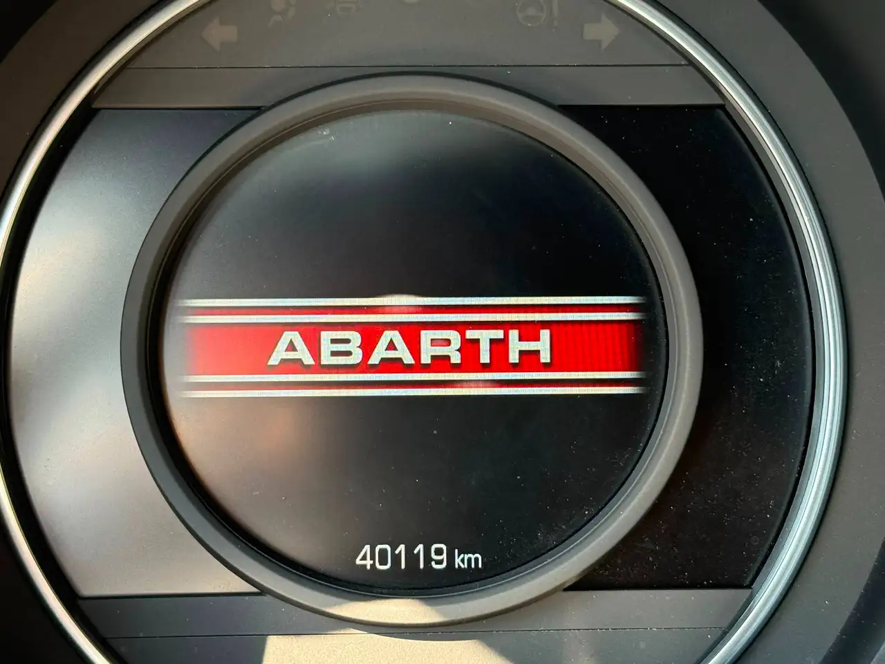 Abarth 595 2023 — фото 10