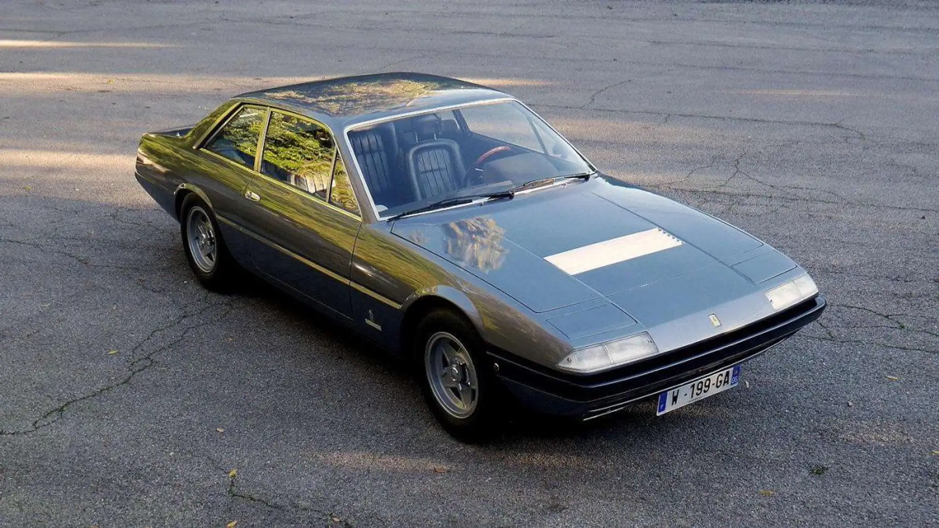 Ferrari 365 GT4 2+2 - 2