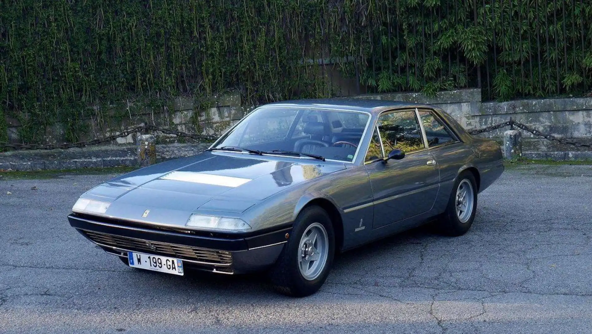 Ferrari 365 GT4 2+2 - 1