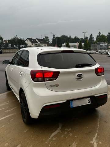 Kia Rio IV 1.2 Dream Team Edition 2017 8-fach bereift
