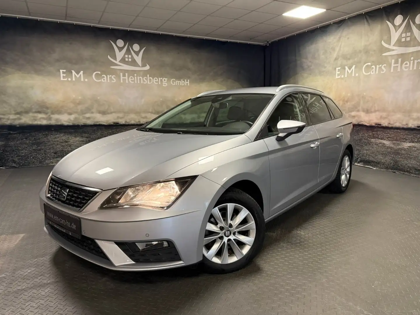 SEAT Leon ST Style 1.6 TDI  NAVI KLIMA PDC AHK Silber - 2