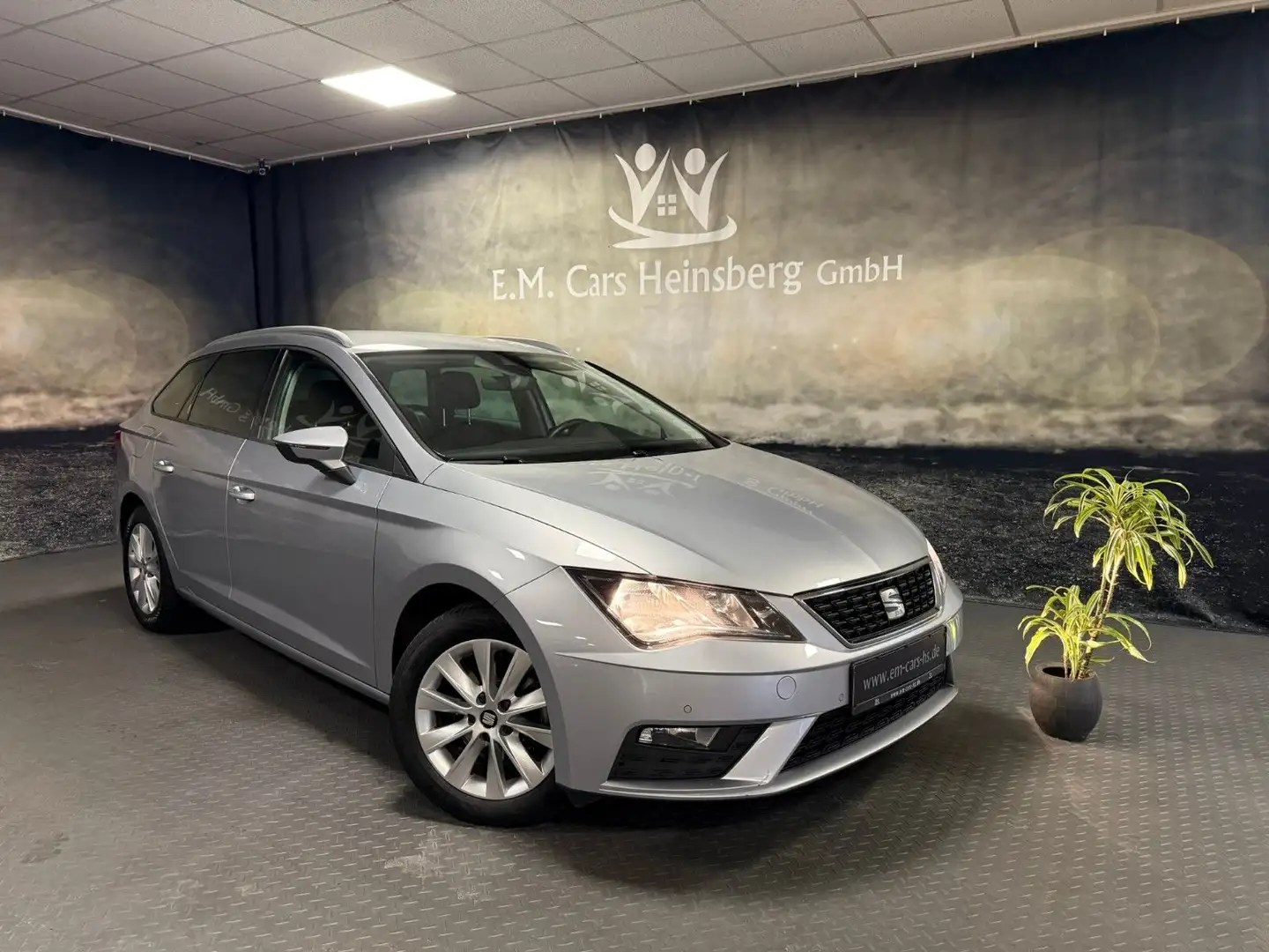 SEAT Leon ST Style 1.6 TDI  NAVI KLIMA PDC AHK Silber - 1