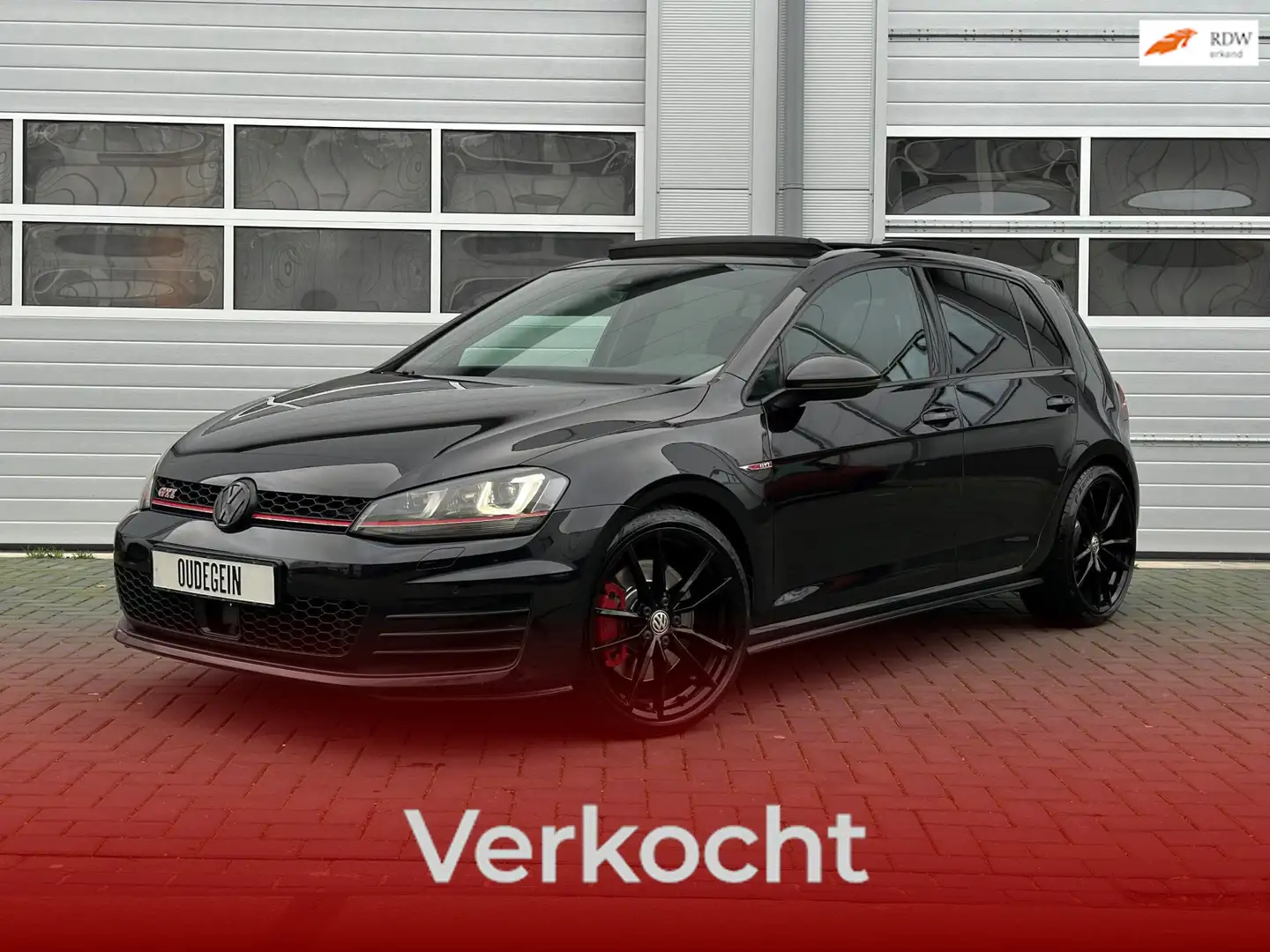 Volkswagen Golf GTI 2.0 TSI Performance / 300PK+ / PANO / JCE / ACC / Zwart - 1