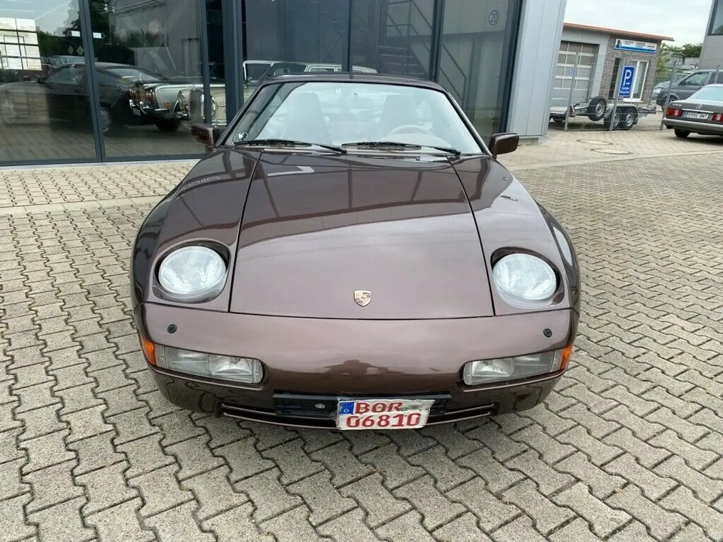 Porsche 928 S 4 Braun - 2