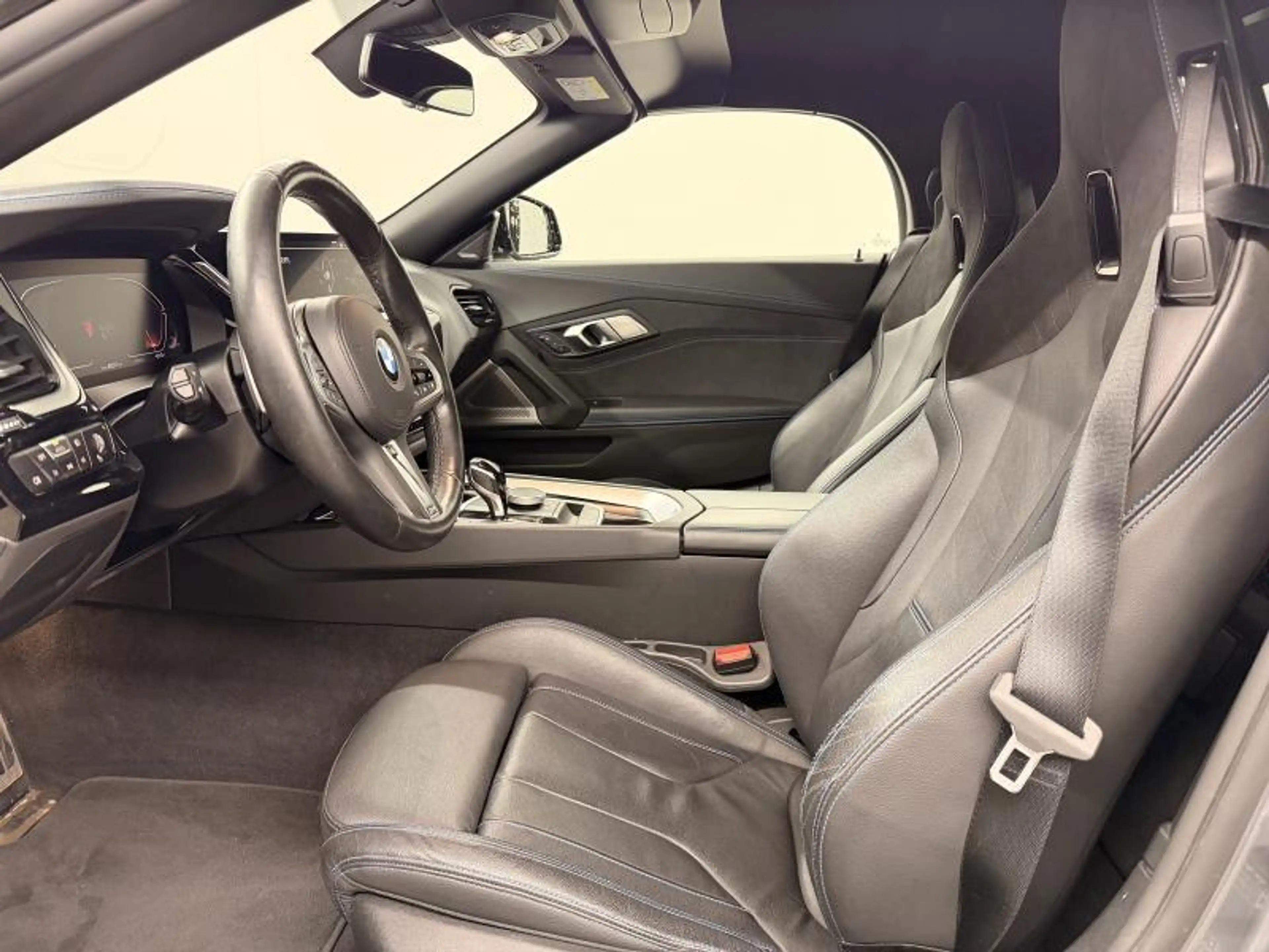 BMW Z4 sDrive 2.0i — photo 10
