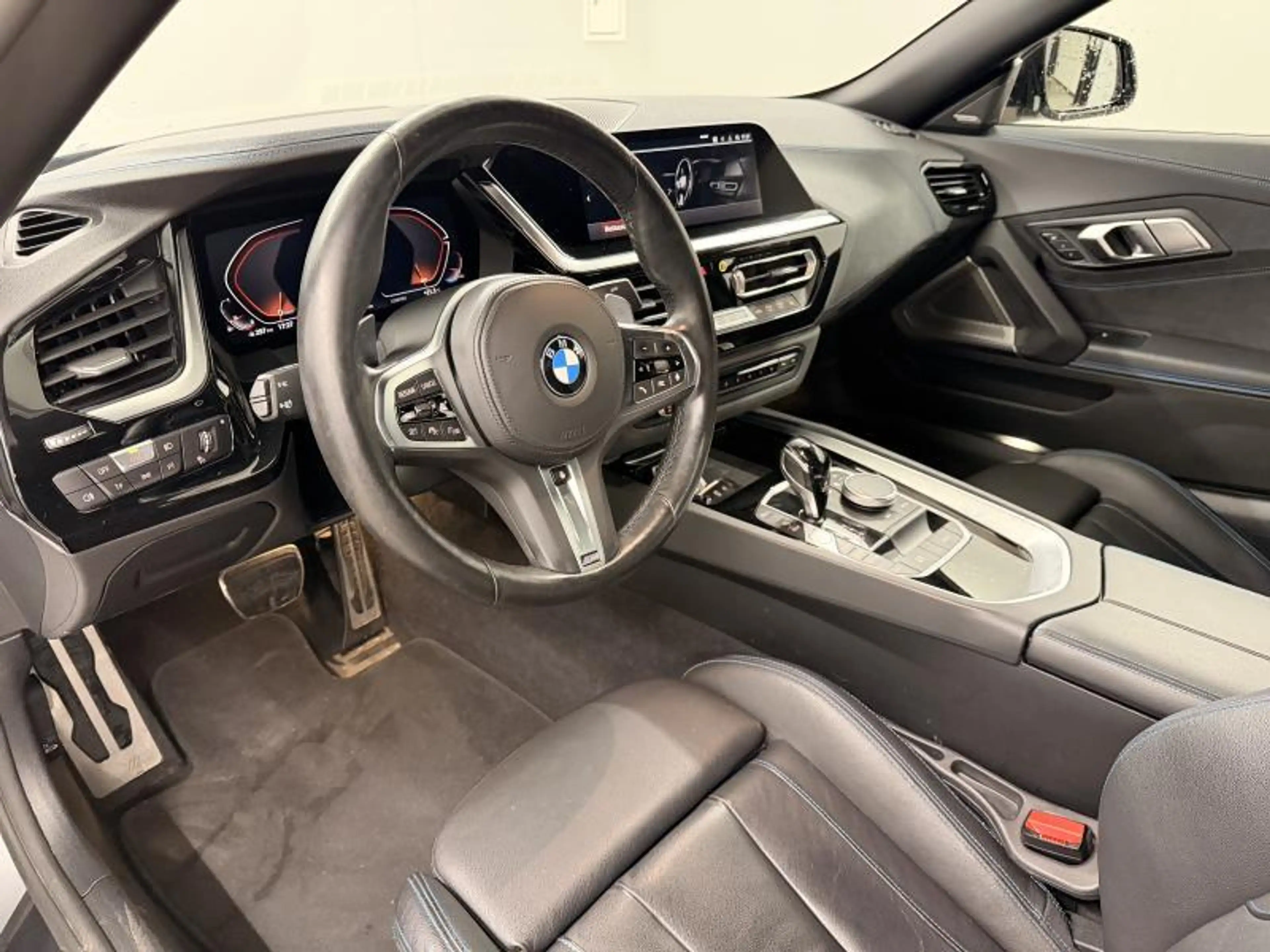 BMW Z4 sDrive 2.0i — photo 14