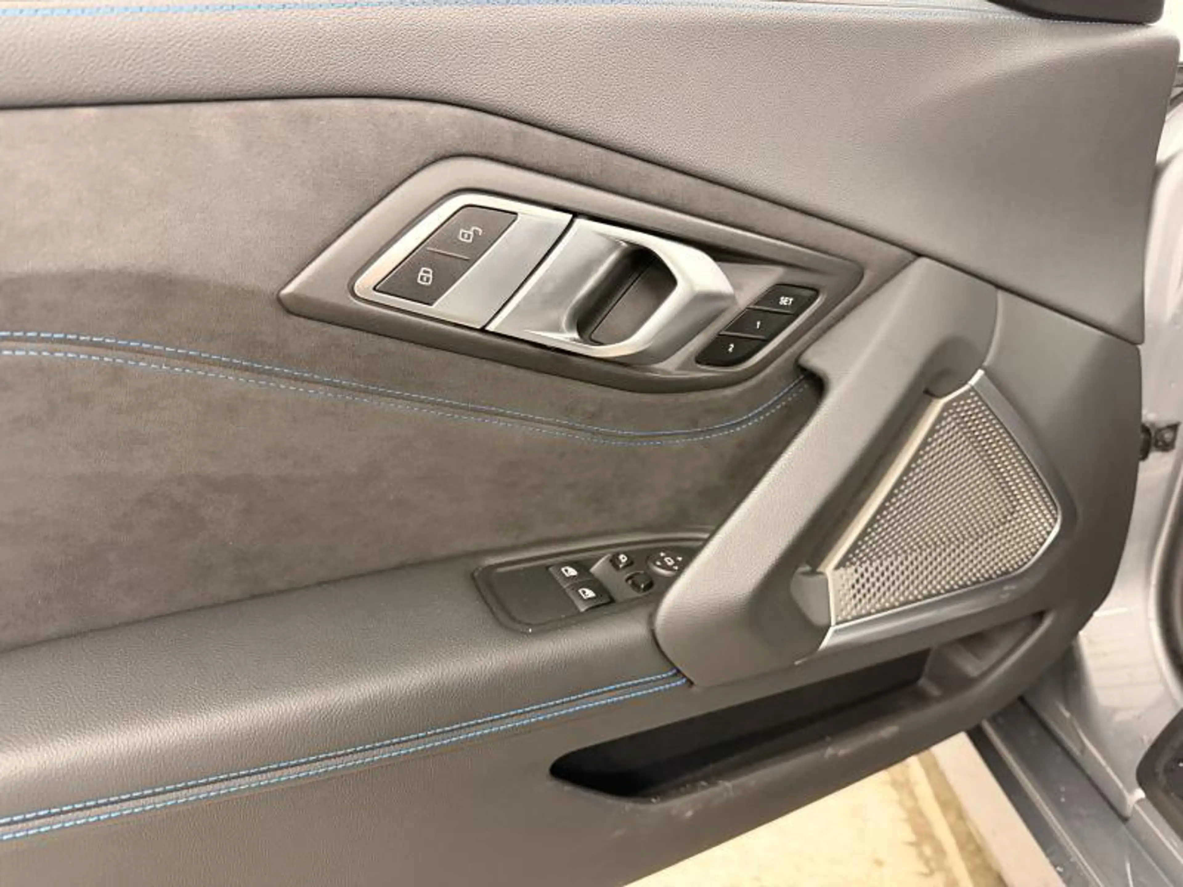 BMW Z4 sDrive 2.0i — photo 11