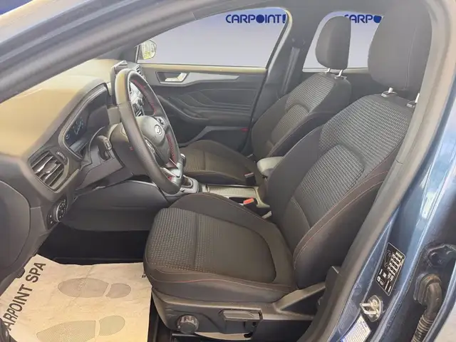 Ford Focus view 9