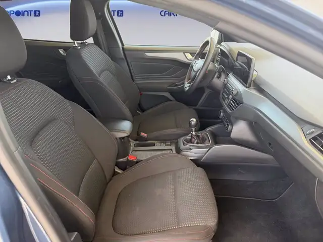 Ford Focus view 15