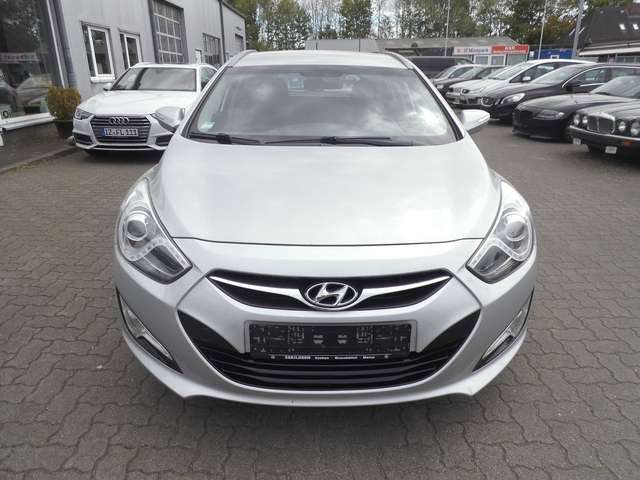 Imagine Hyundai i40 cw Comfort 1.Hand/TÜV NEU