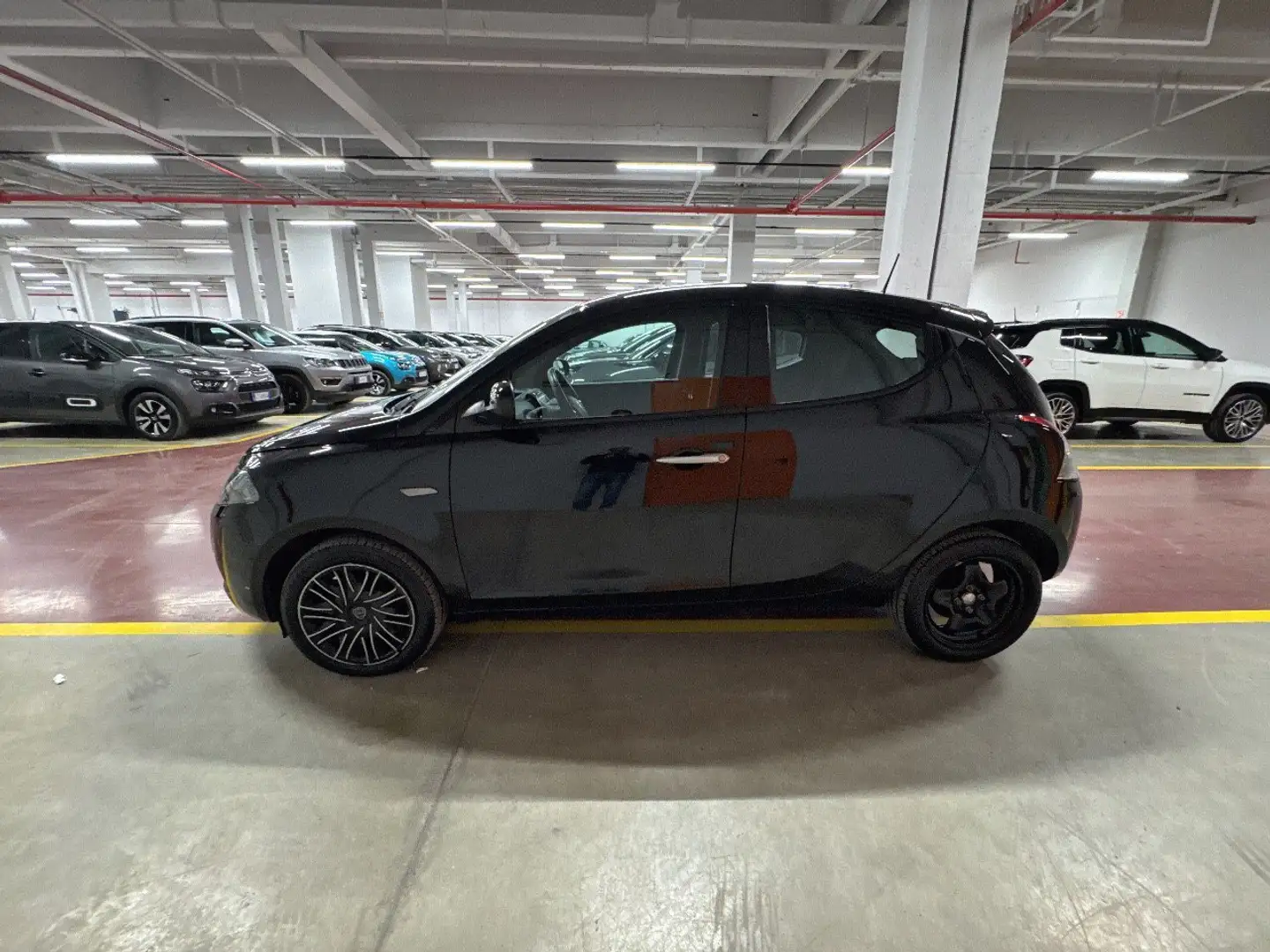 Lancia Ypsilon 1.0 FireFly 70cv S&S Hybrid GOLD Nero - 2