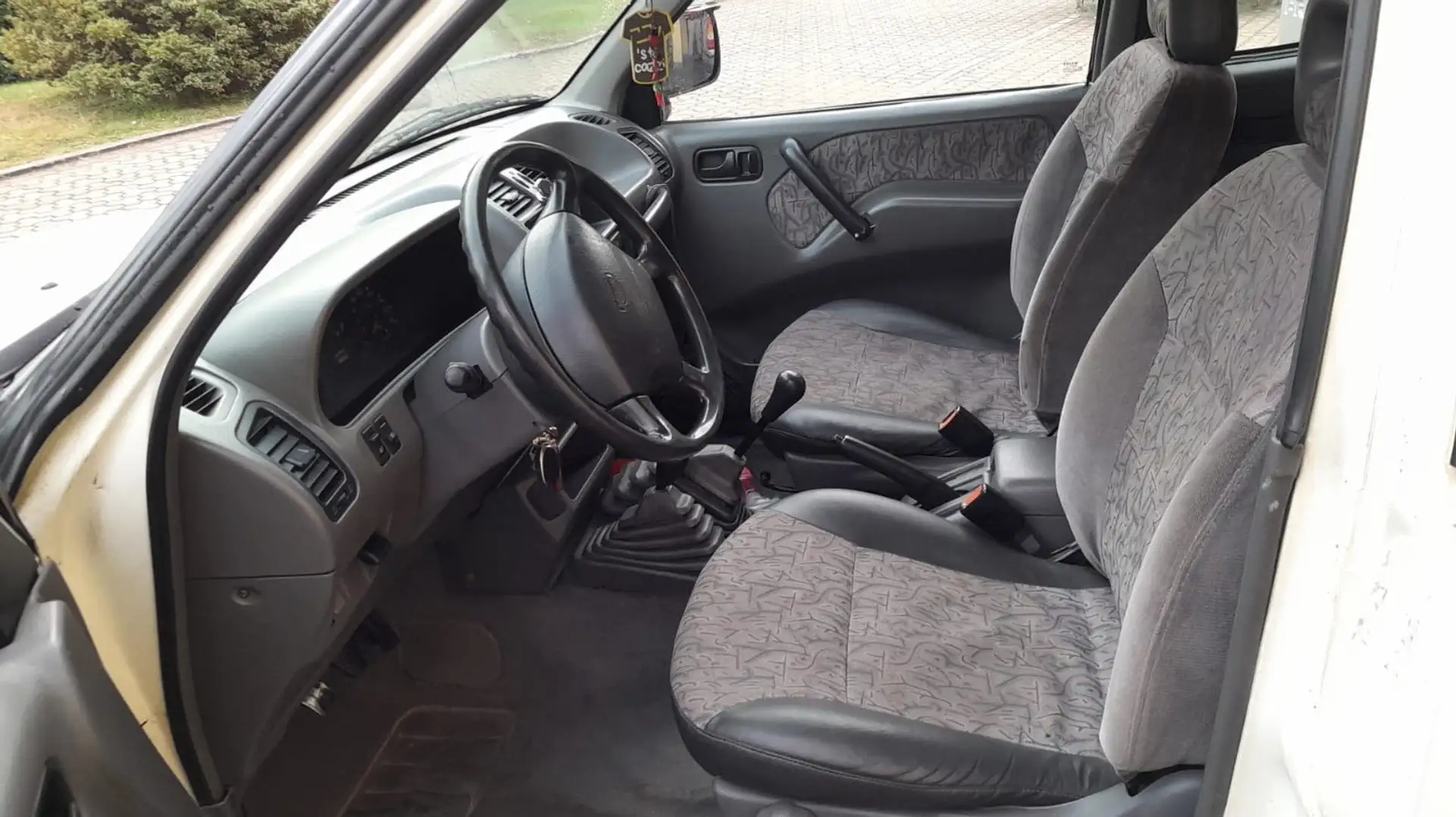 Nissan Terrano 3p 2.7 td Safari Bianco - 2