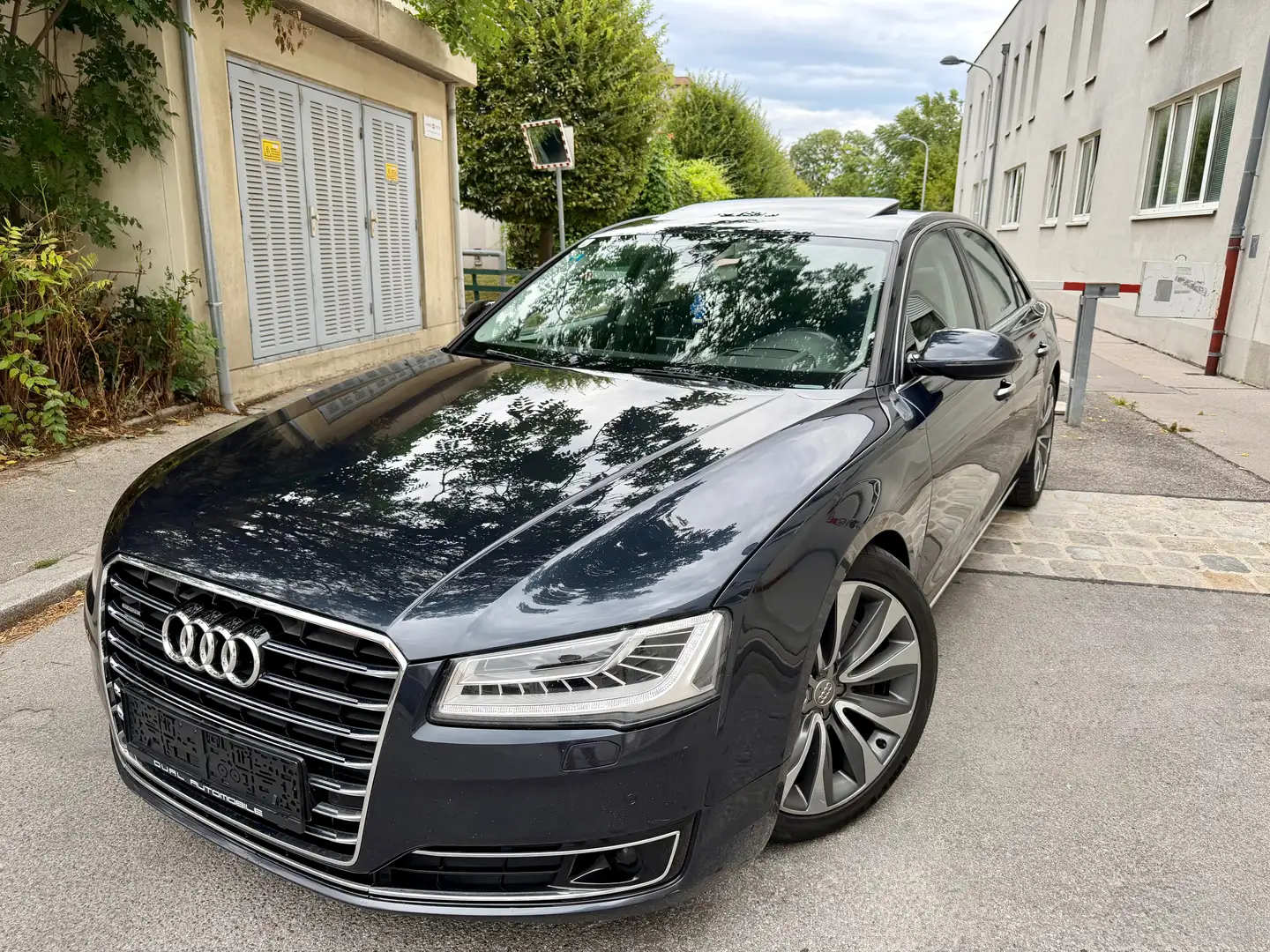 Audi A8 3.0 TDI clean diesel quattro Blau - 2