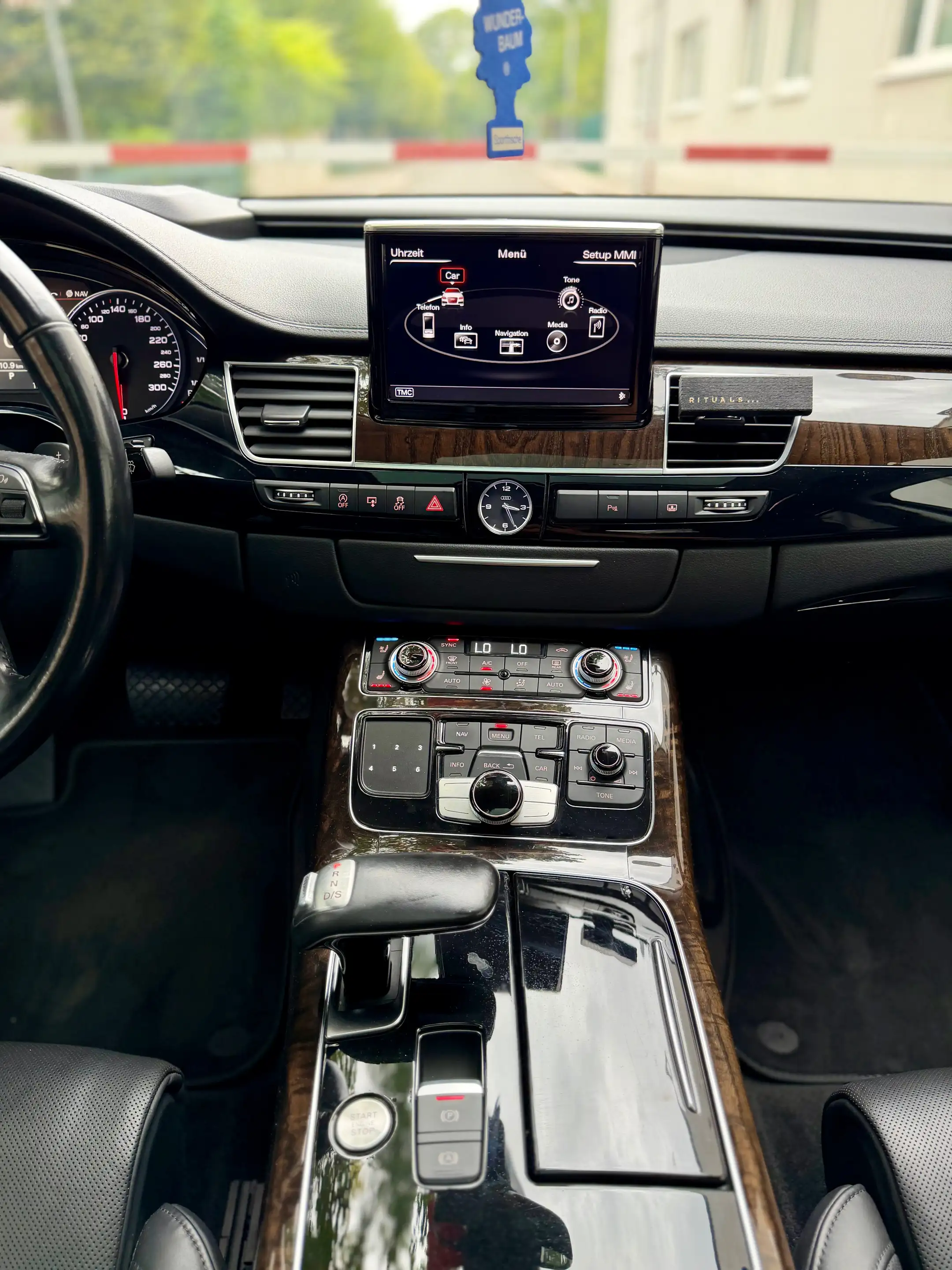 Audi A8 3.0 TDI clean diesel quattro — photo 14
