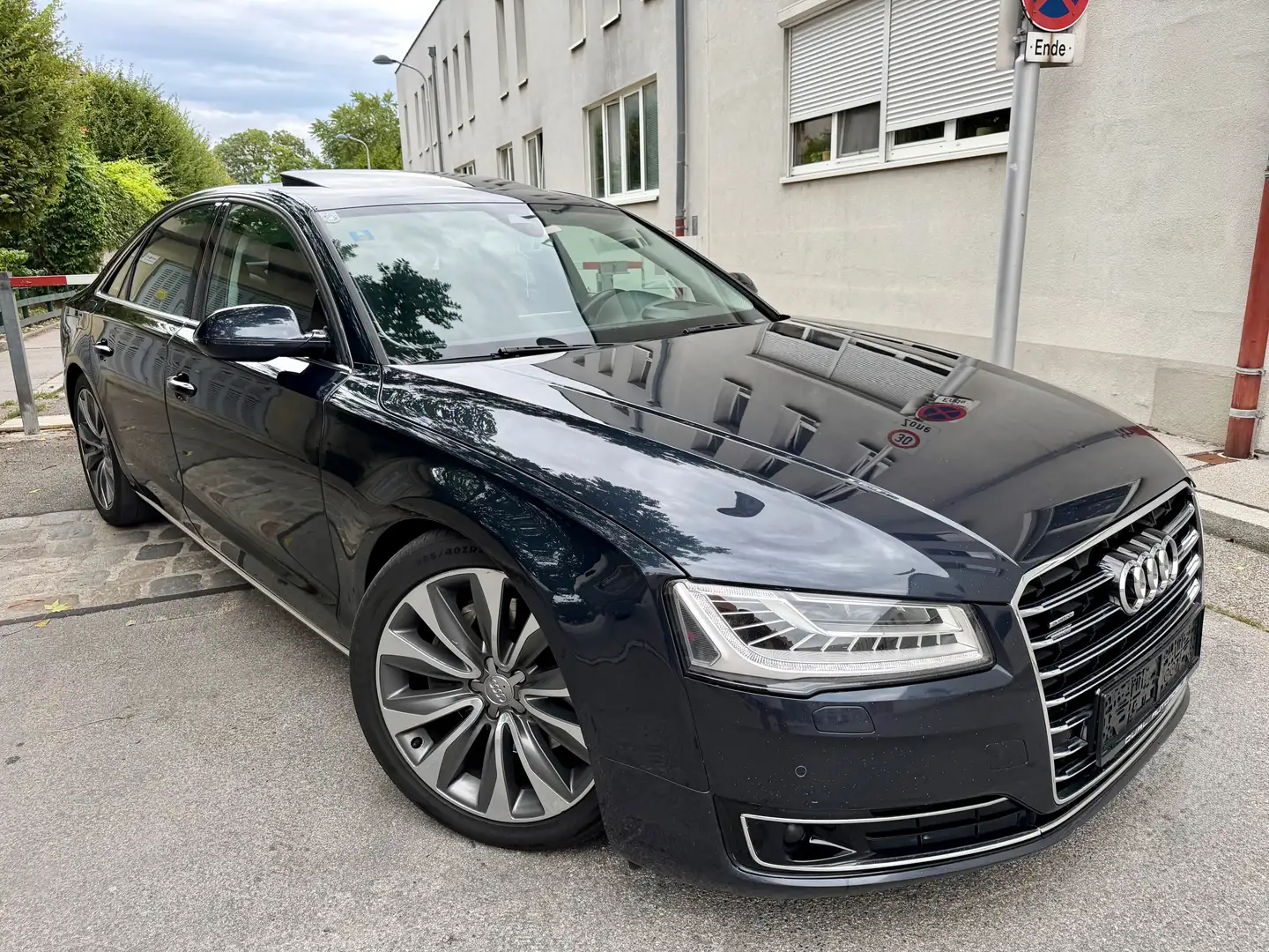 Audi A8 3.0 TDI clean diesel quattro Blau - 1