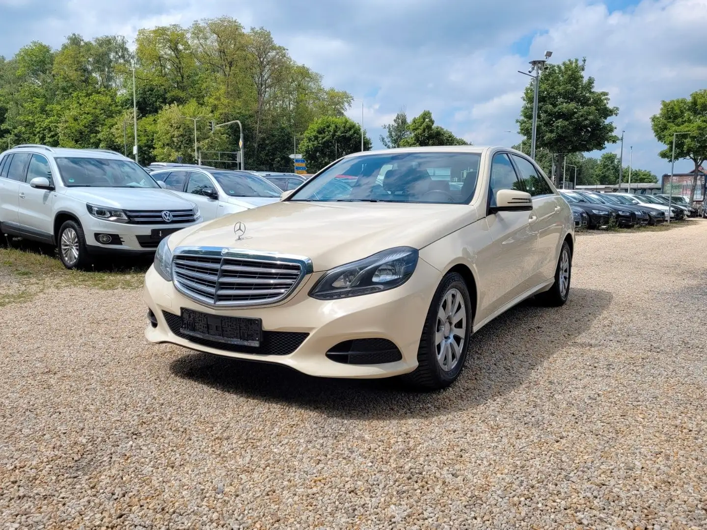 Mercedes-Benz E 200 BlueTec Aut.*Klimaaut.*DZH*Temp*LMF*TÜV* Béžová - 1
