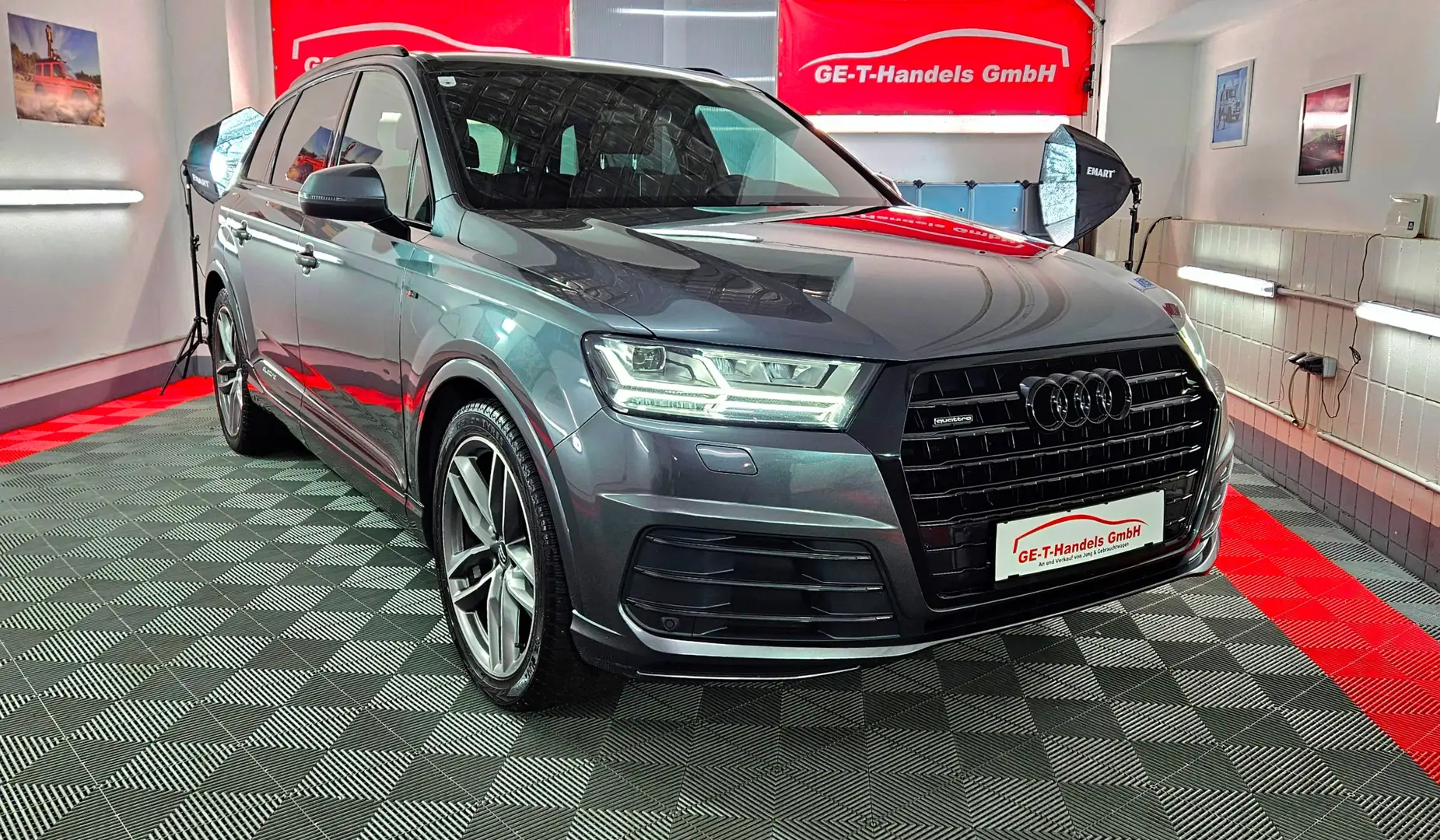 Audi Q7 3,0 TDI quattro S-line Virtual Tacho 7-Sitze Grau - 2
