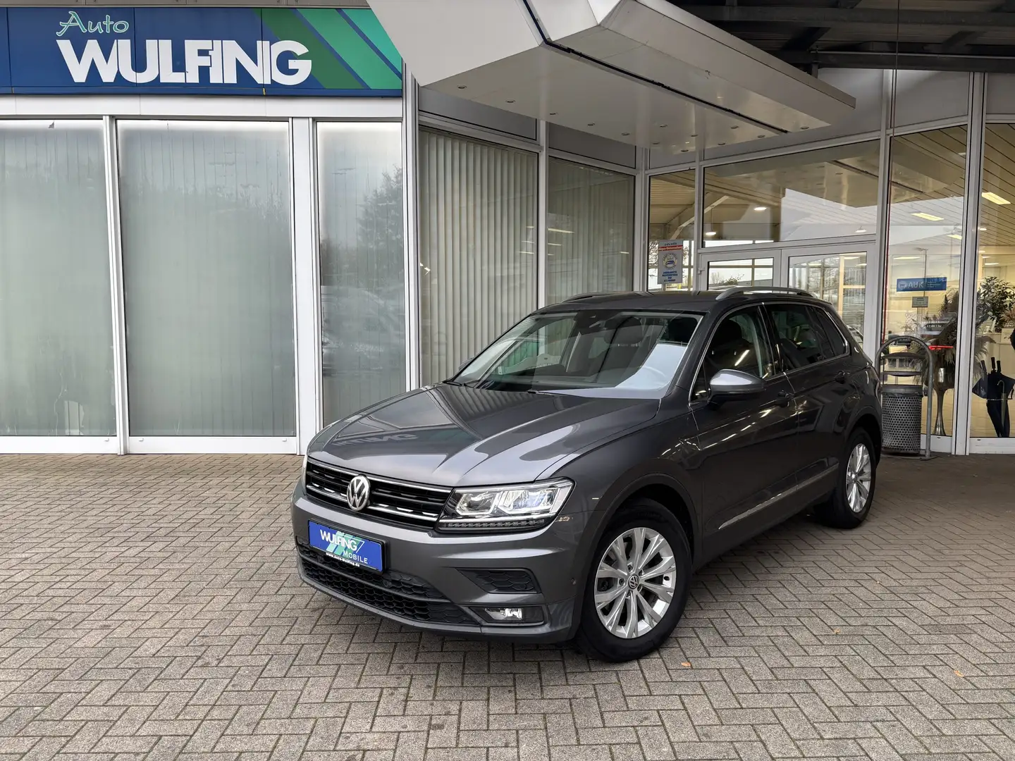 Volkswagen Tiguan 2.0 TDI DSG ACC NAVI LED AHK CAM PDC Gris - 1