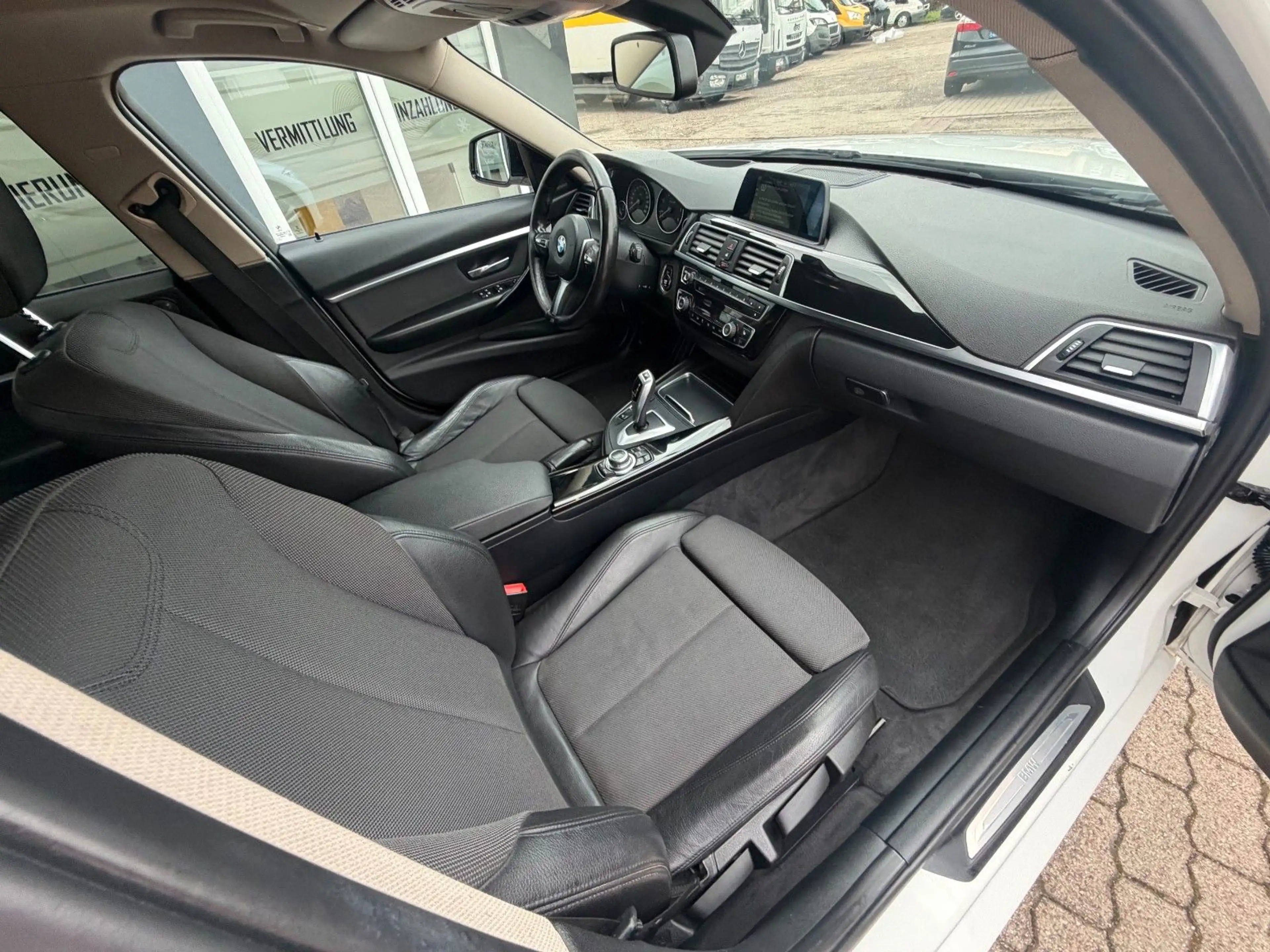 BMW 318 d Aut. Sport Line — photo 12