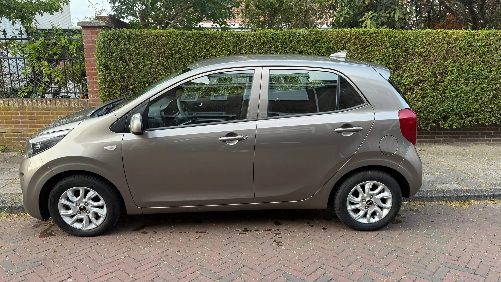 Kia Picanto Picanto 1.0 CVVT Co.Pl.L.Nav Grijs - 1