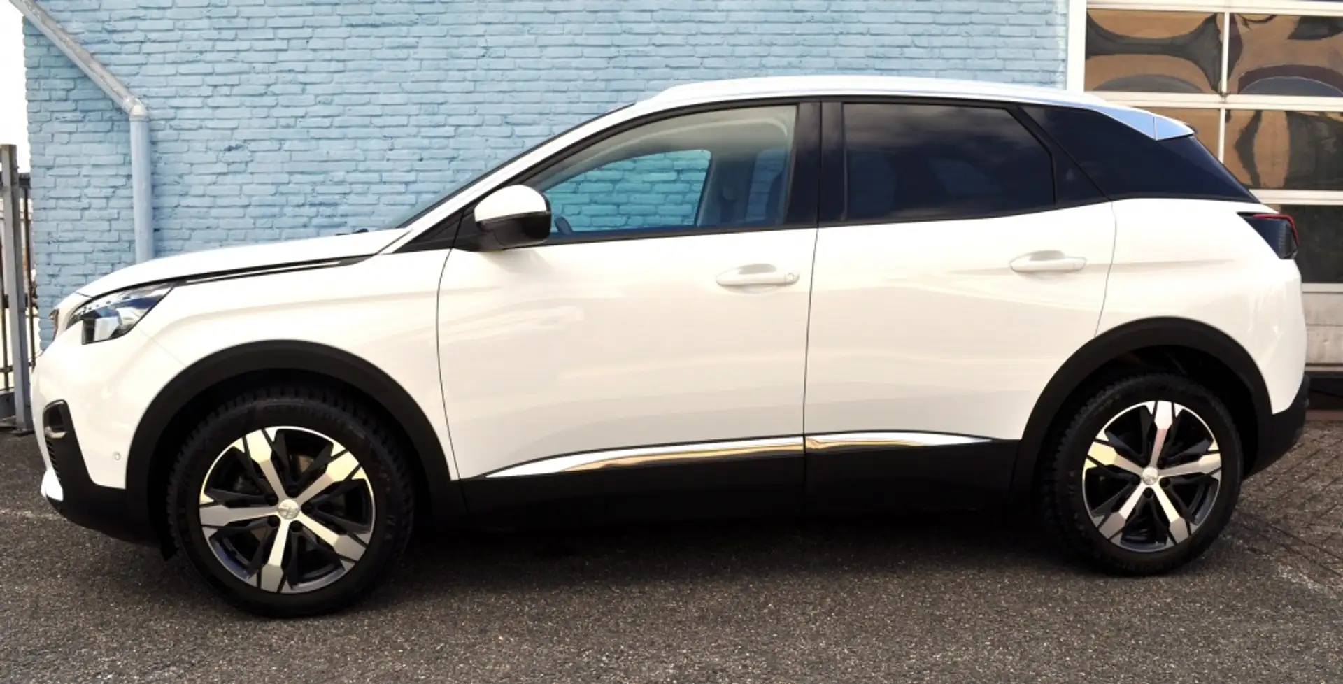 Peugeot 3008 1.2 Allure buss. Autom Gripcontrol, navi, ind tel Wit - 2