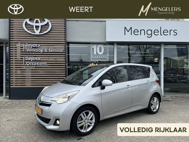 Toyota Verso-S 1.3 VVT-i Dynamic | Panoramadak | LM-Velgen | Trek