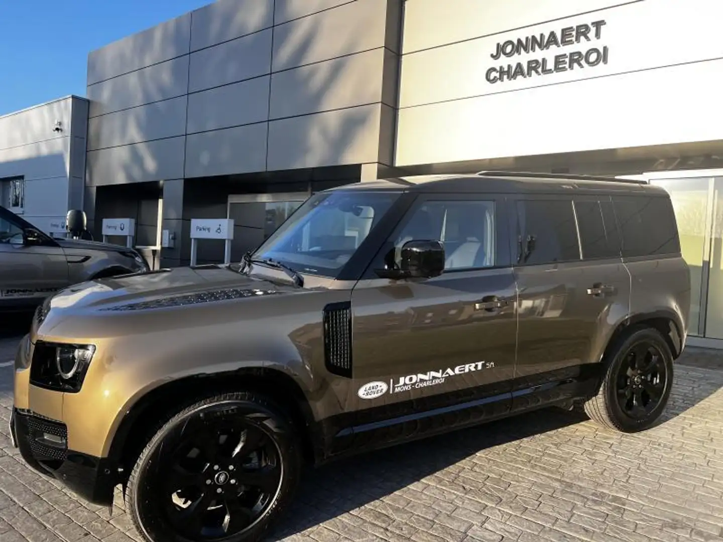 Land Rover Defender 7 seats X-Dynamic SE Braun - 2