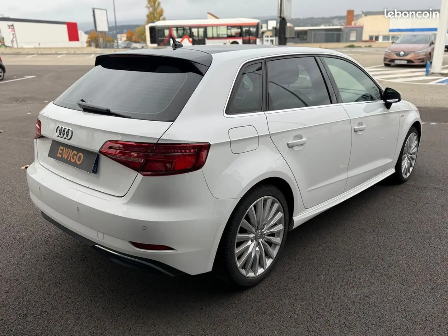 Audi A3 design luxe 204ch 1.4 tfsi e-tron 150ch phev hybrid 25.7kwh s-tronic bva Wit - 2